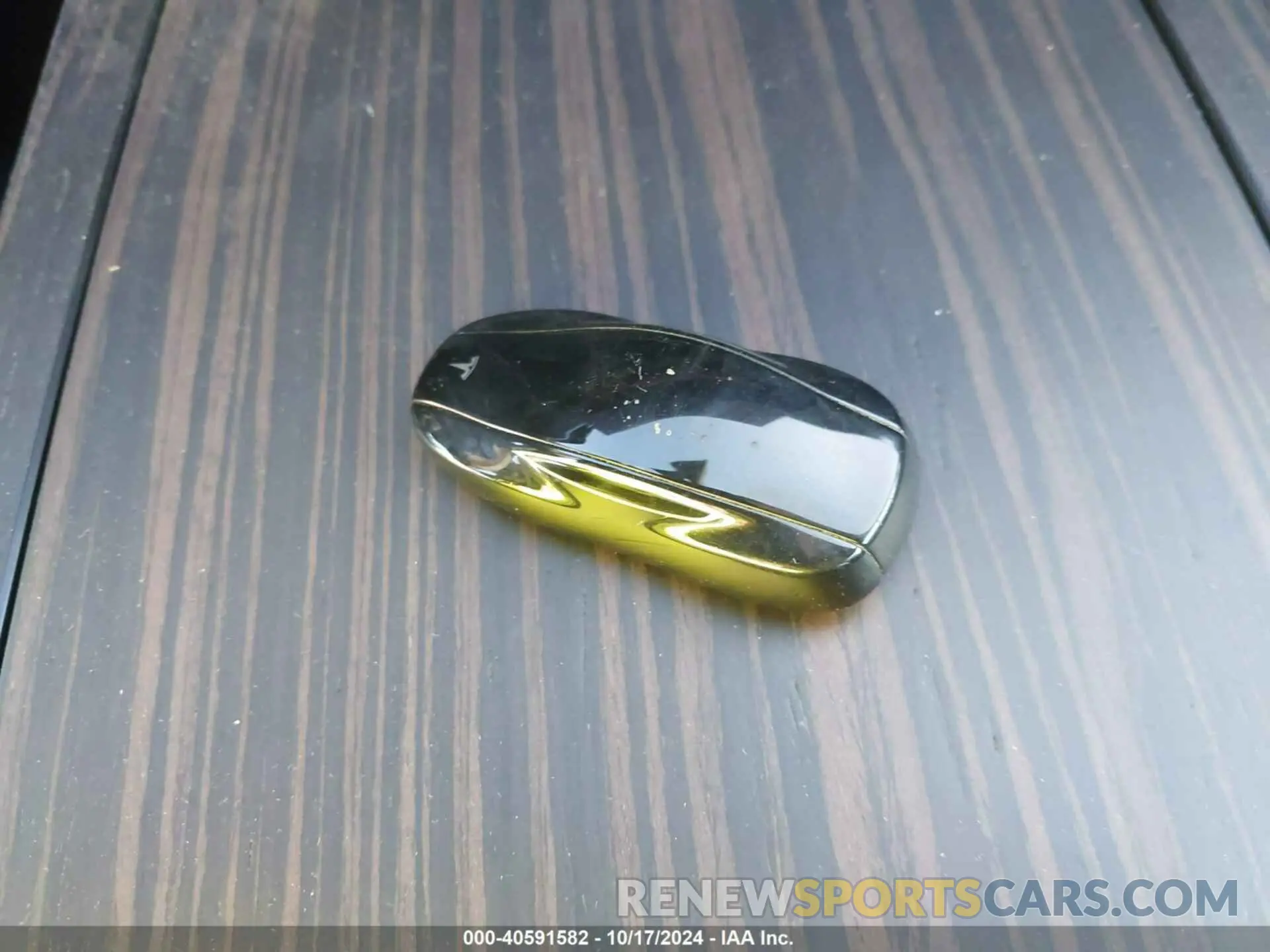 11 Photograph of a damaged car 5YJSA1E5XNF470822 TESLA MODEL S 2022