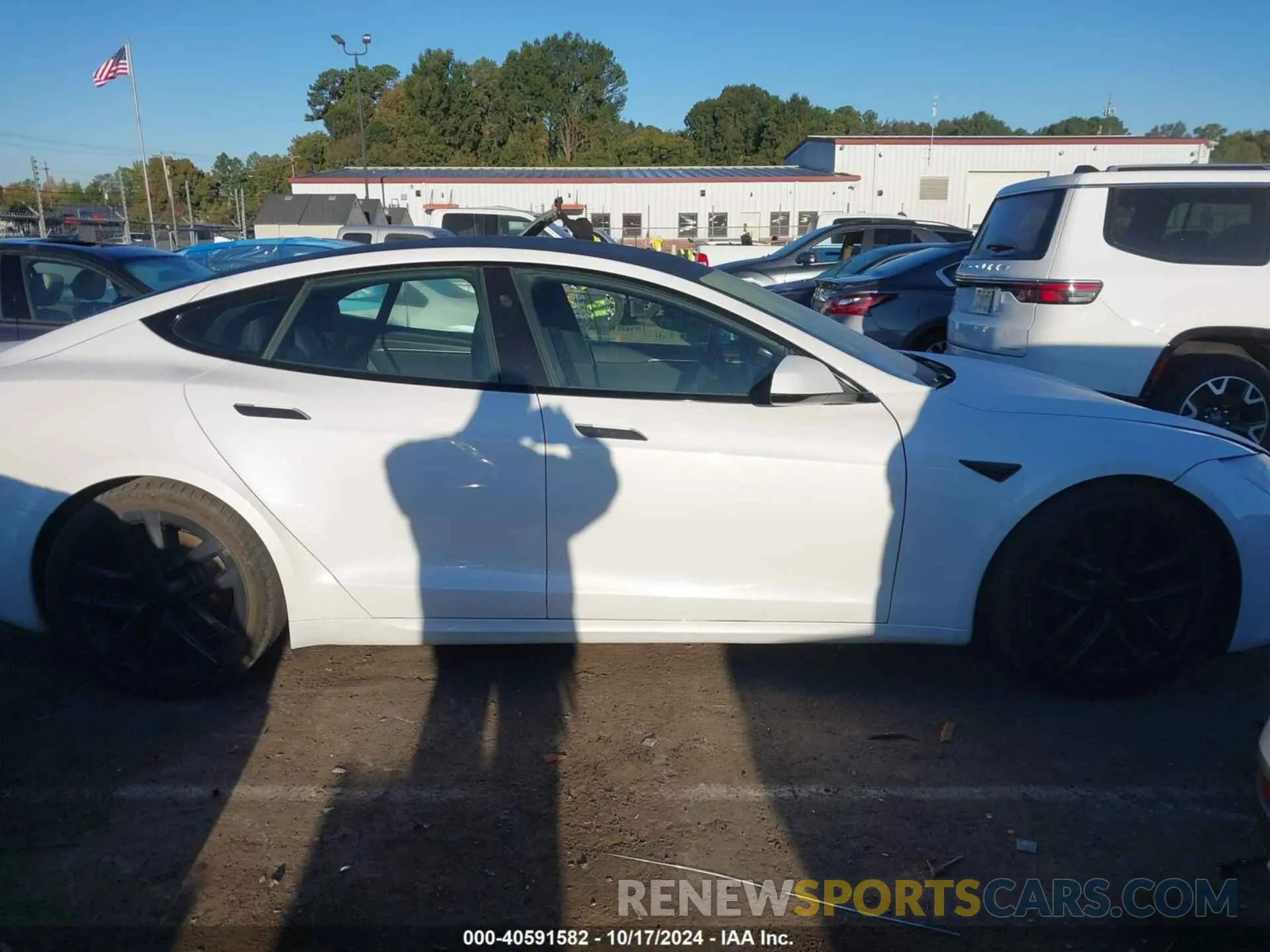 13 Photograph of a damaged car 5YJSA1E5XNF470822 TESLA MODEL S 2022