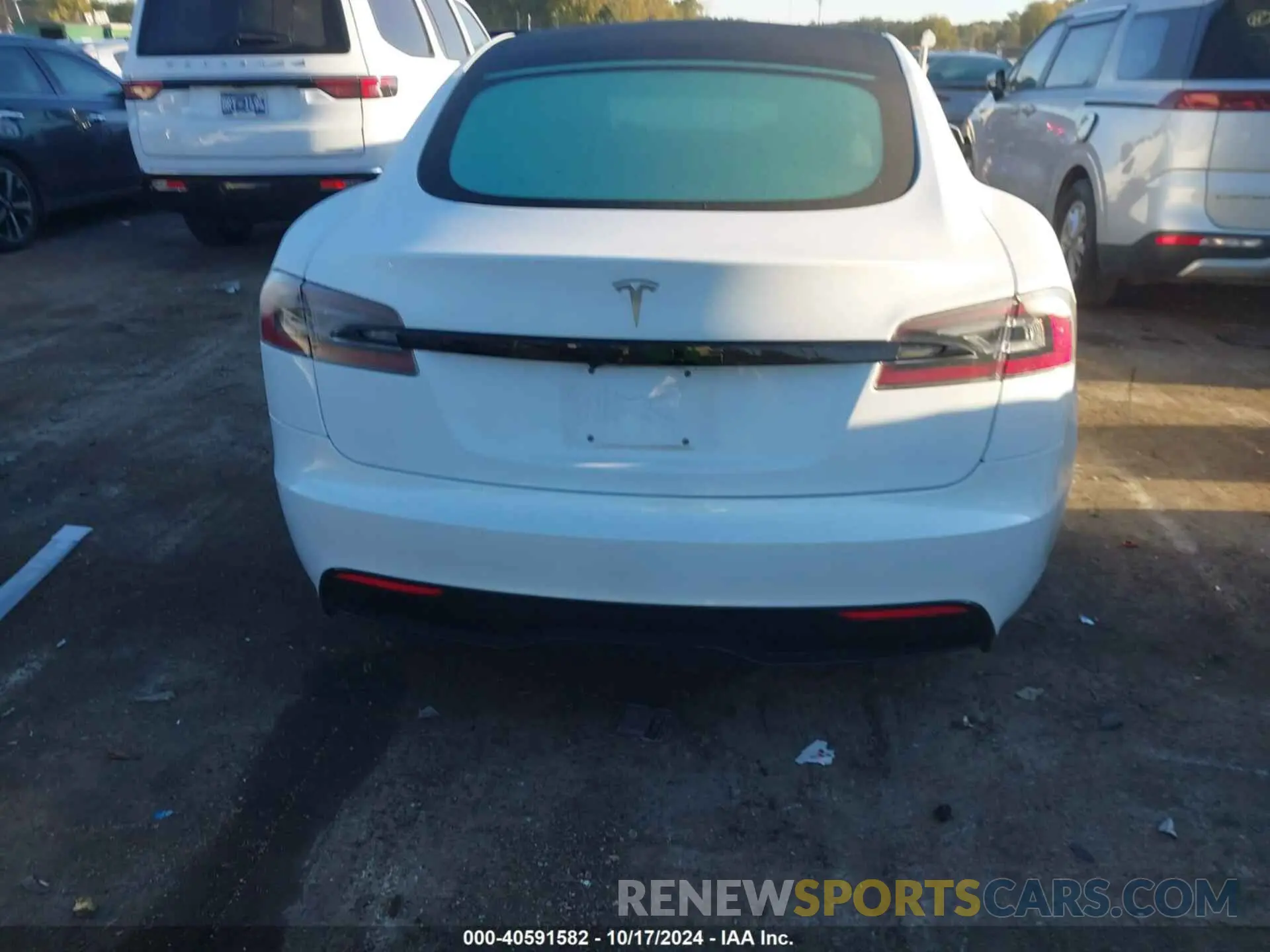 16 Photograph of a damaged car 5YJSA1E5XNF470822 TESLA MODEL S 2022