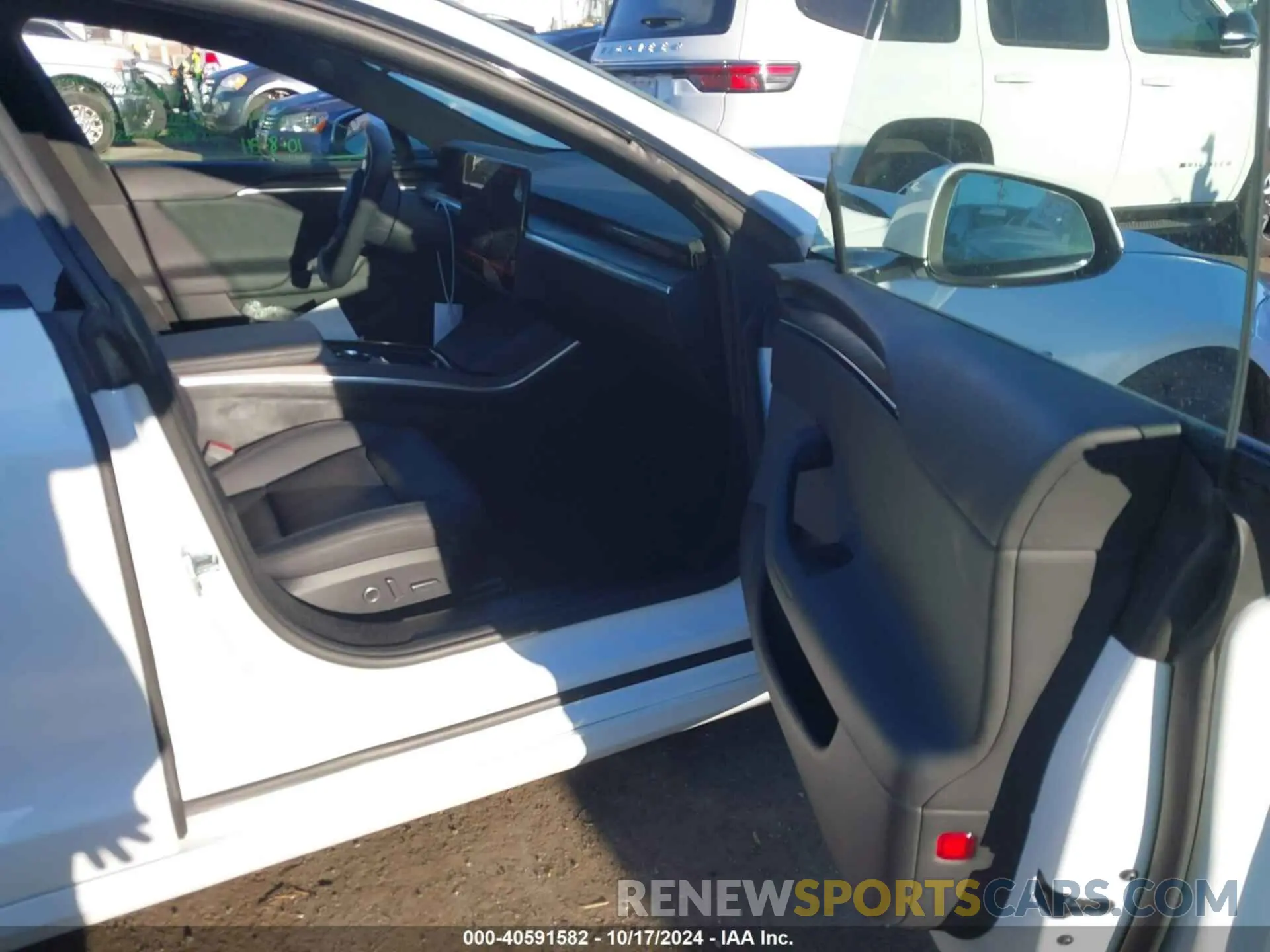 5 Photograph of a damaged car 5YJSA1E5XNF470822 TESLA MODEL S 2022