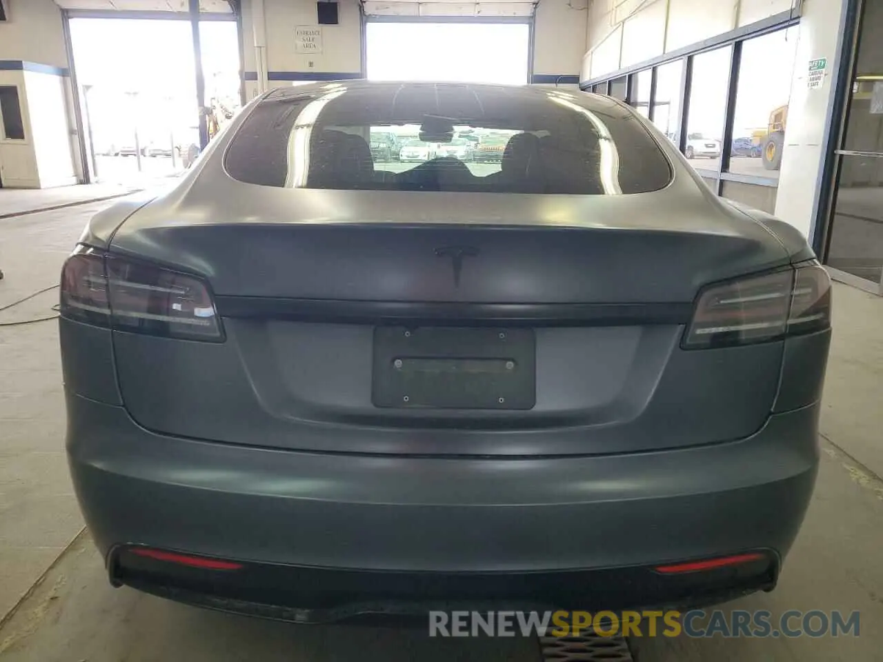 6 Photograph of a damaged car 5YJSA1E5XNF488415 TESLA MODEL S 2022
