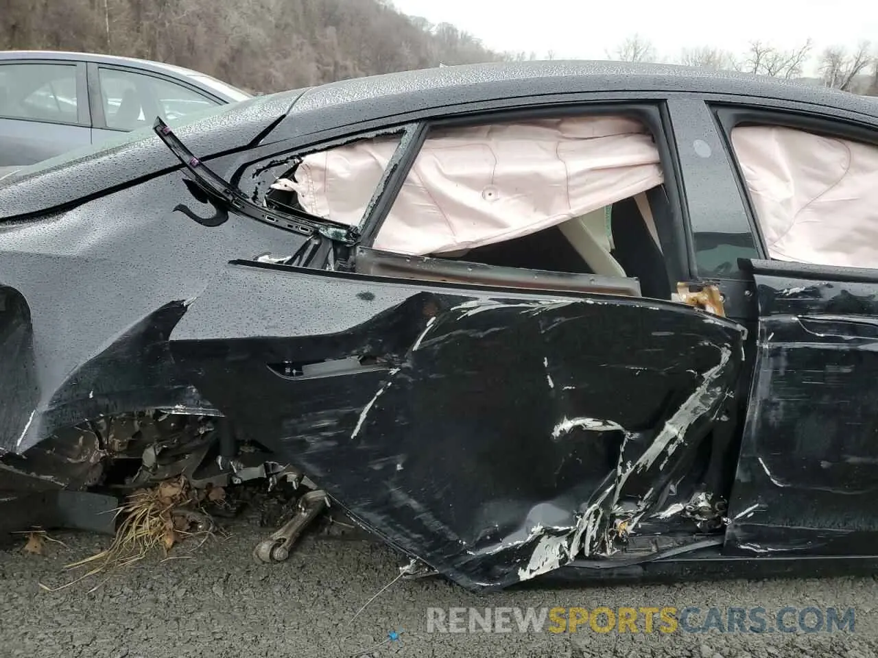 10 Photograph of a damaged car 5YJSA1E5XNF490116 TESLA MODEL S 2022