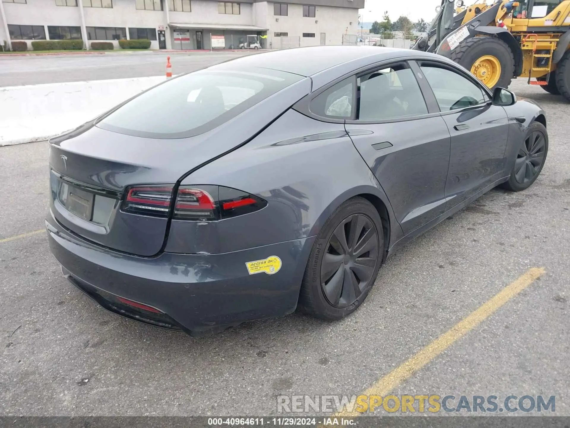 4 Photograph of a damaged car 5YJSA1E5XNF493422 TESLA MODEL S 2022