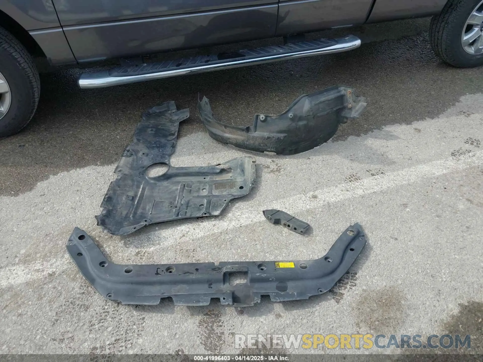 11 Photograph of a damaged car 5YJSA1E60NF460244 TESLA MODEL S 2022