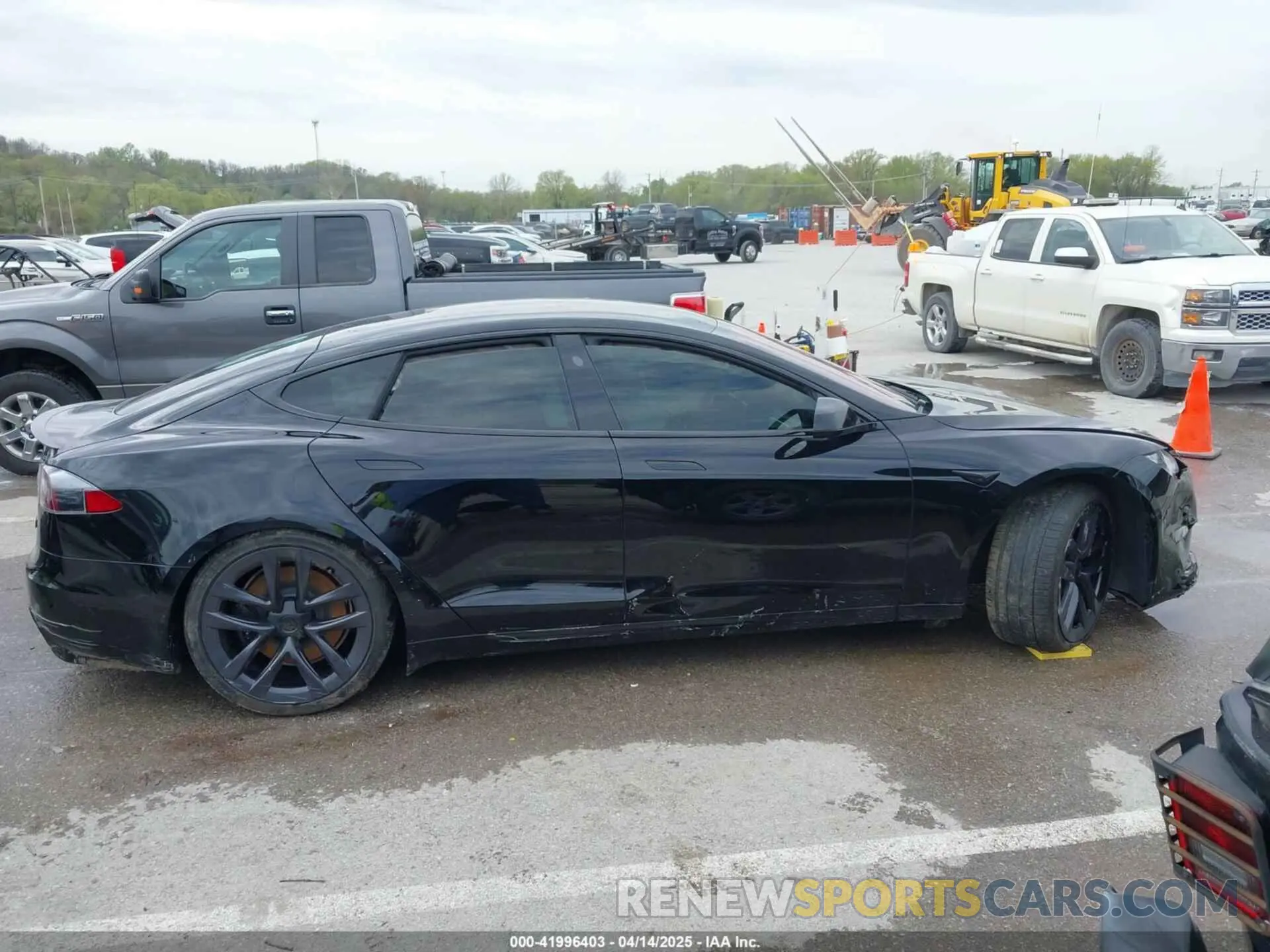 13 Photograph of a damaged car 5YJSA1E60NF460244 TESLA MODEL S 2022