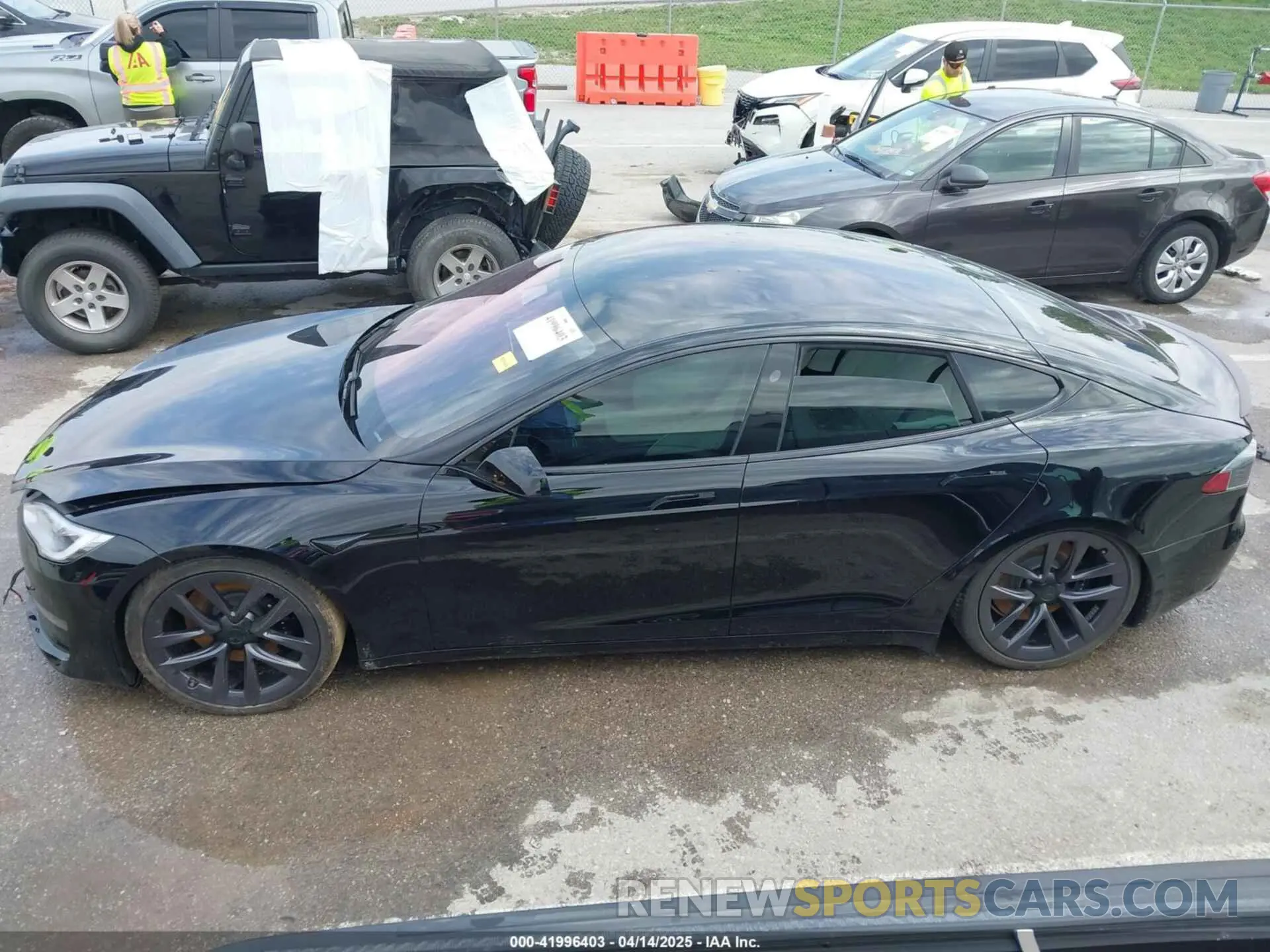 14 Photograph of a damaged car 5YJSA1E60NF460244 TESLA MODEL S 2022