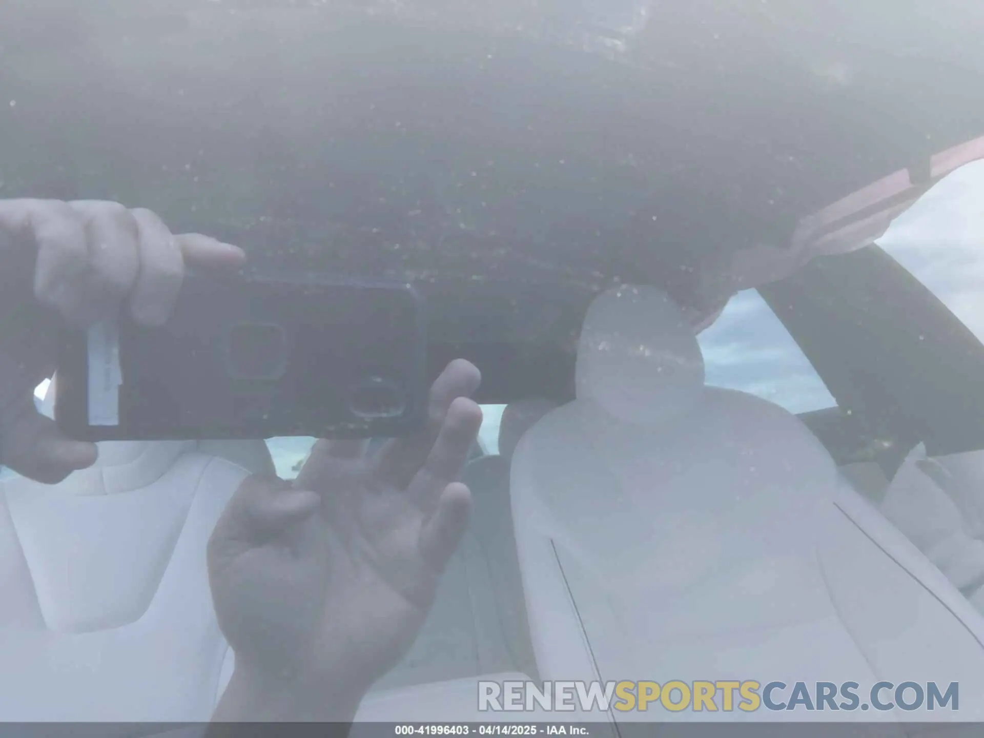 18 Photograph of a damaged car 5YJSA1E60NF460244 TESLA MODEL S 2022