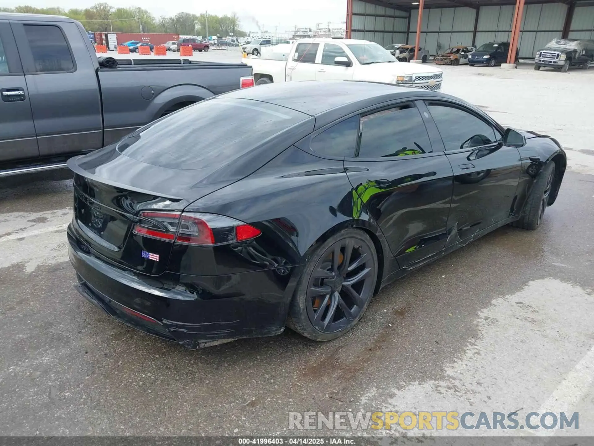 4 Photograph of a damaged car 5YJSA1E60NF460244 TESLA MODEL S 2022