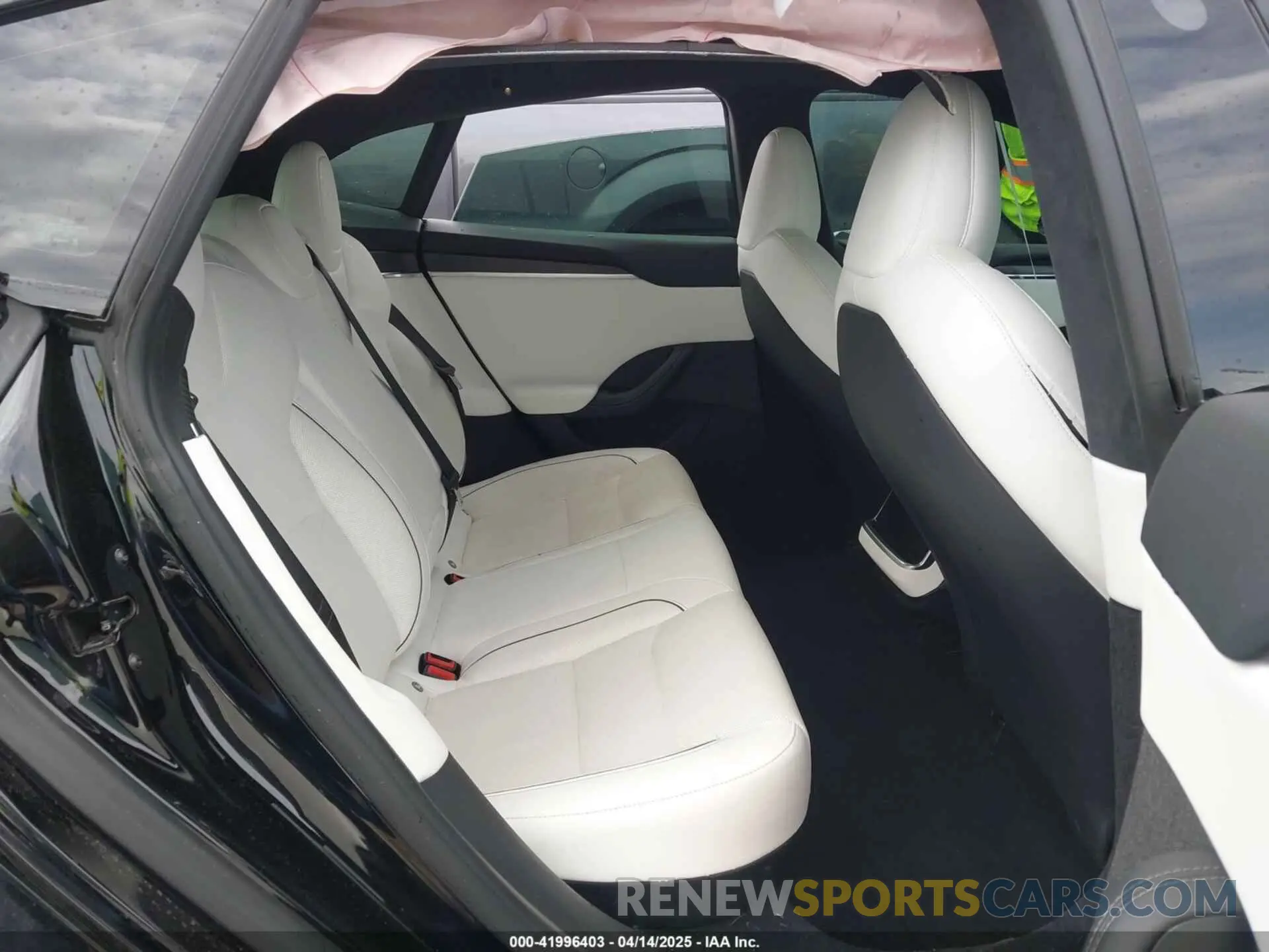 8 Photograph of a damaged car 5YJSA1E60NF460244 TESLA MODEL S 2022