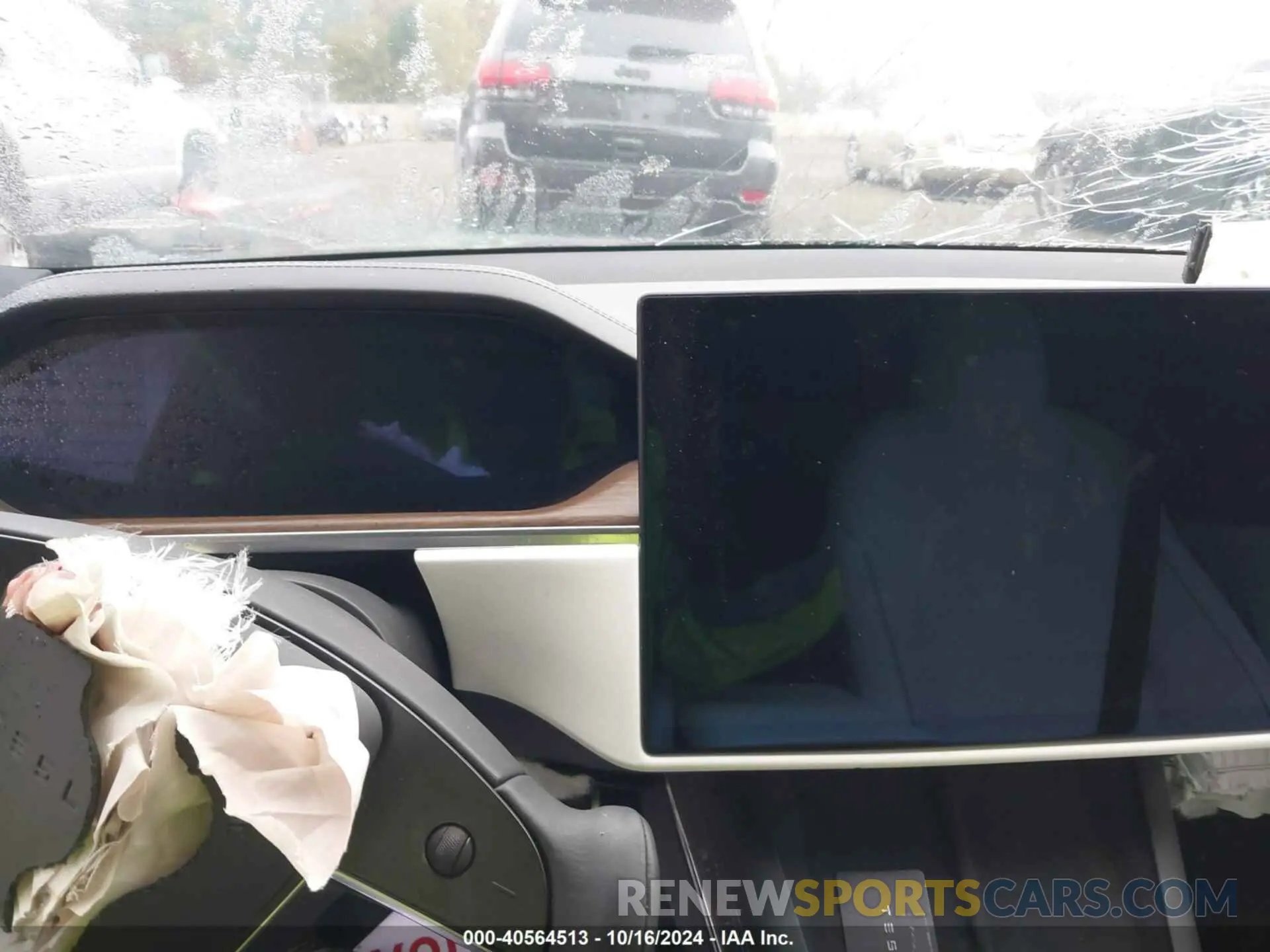 18 Photograph of a damaged car 5YJSA1E60NF461717 TESLA MODEL S 2022