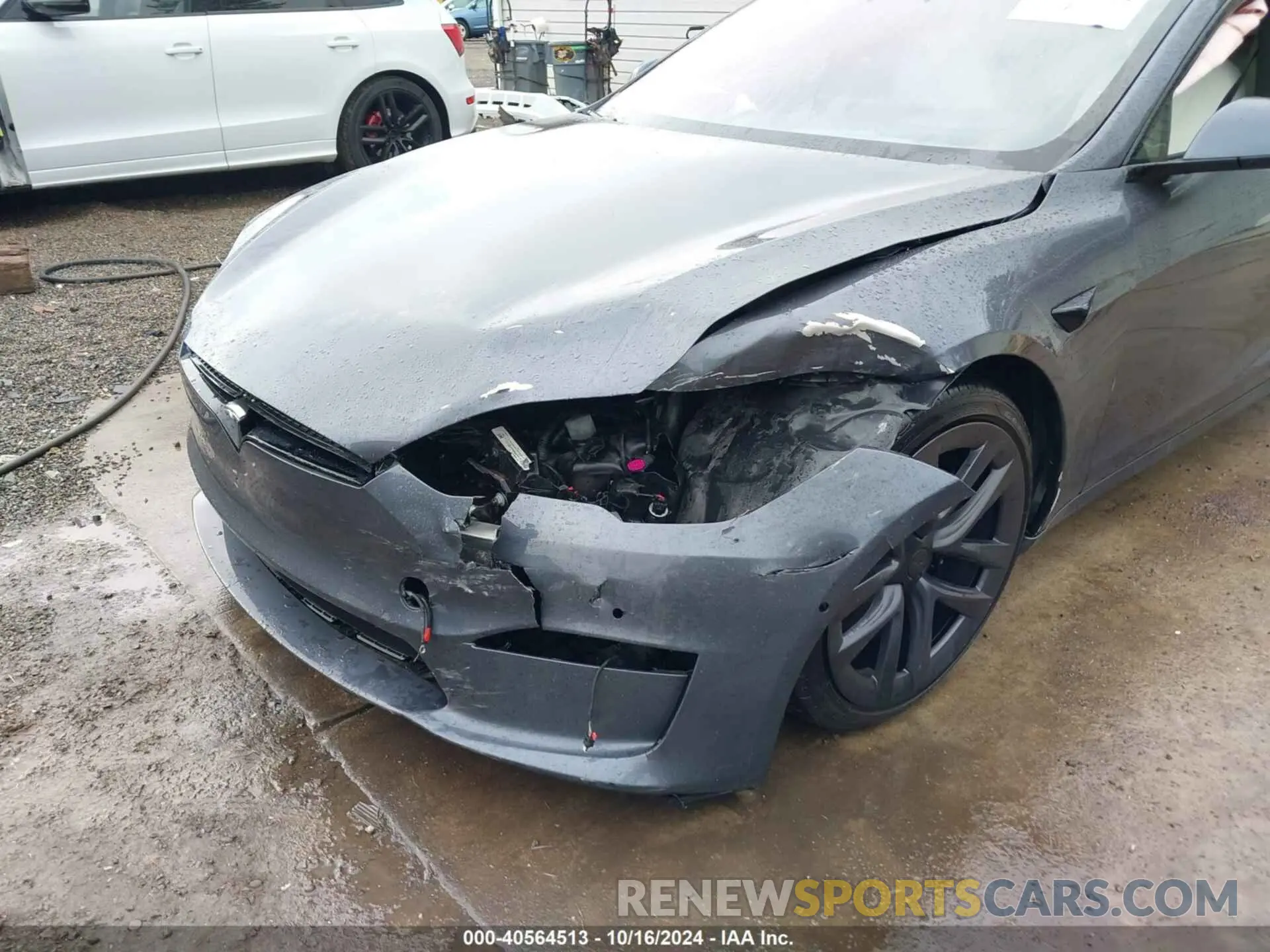 6 Photograph of a damaged car 5YJSA1E60NF461717 TESLA MODEL S 2022