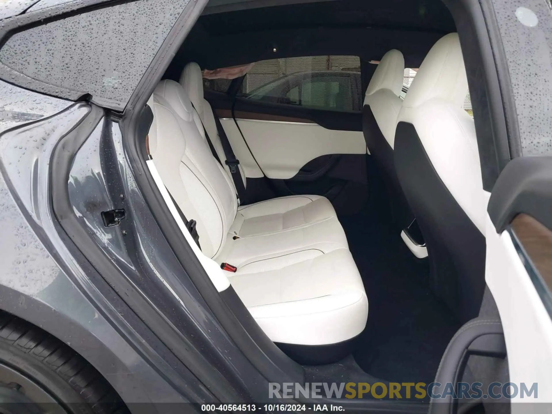 8 Photograph of a damaged car 5YJSA1E60NF461717 TESLA MODEL S 2022