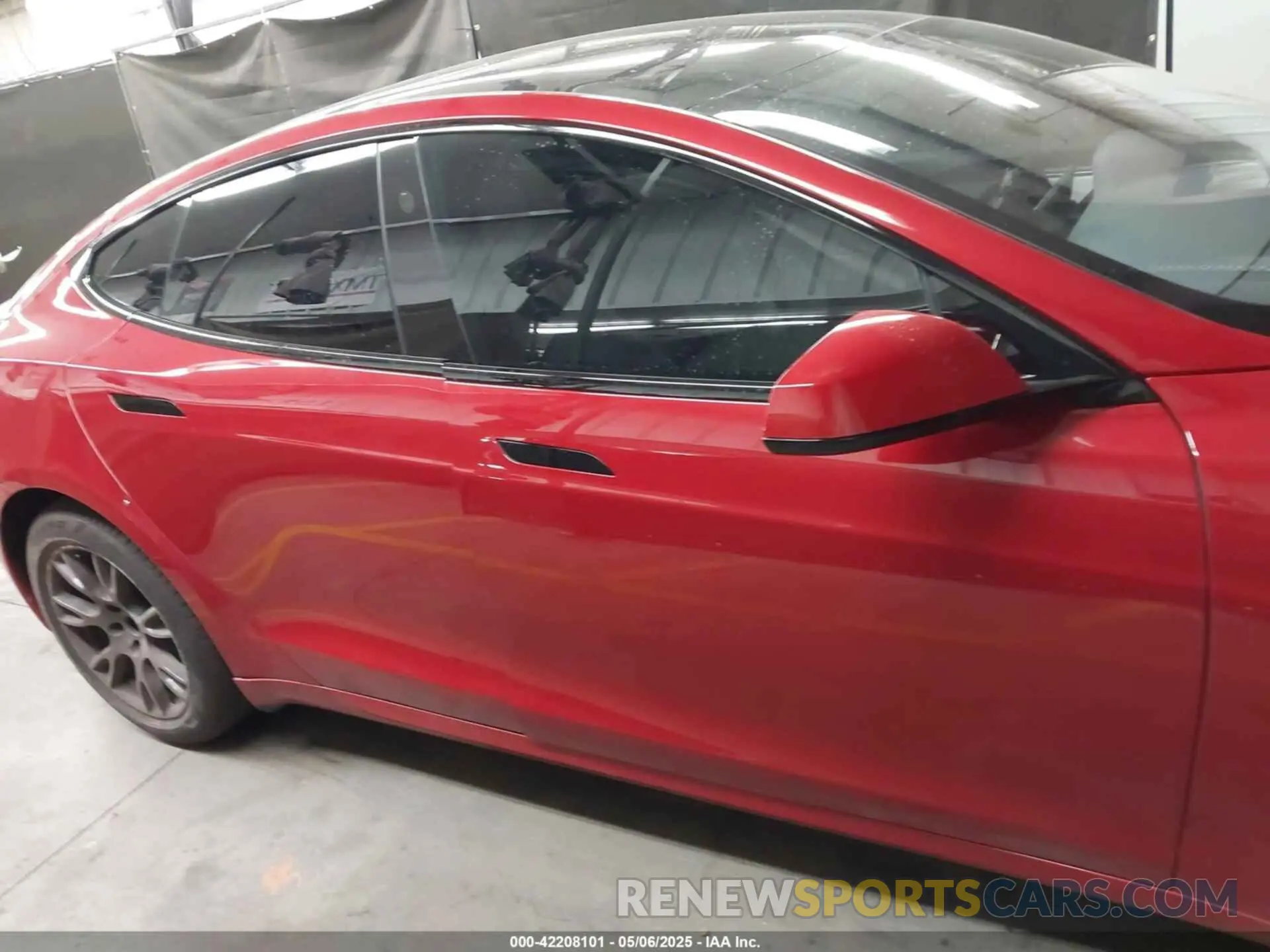 12 Photograph of a damaged car 5YJSA1E61NF471785 TESLA MODEL S 2022