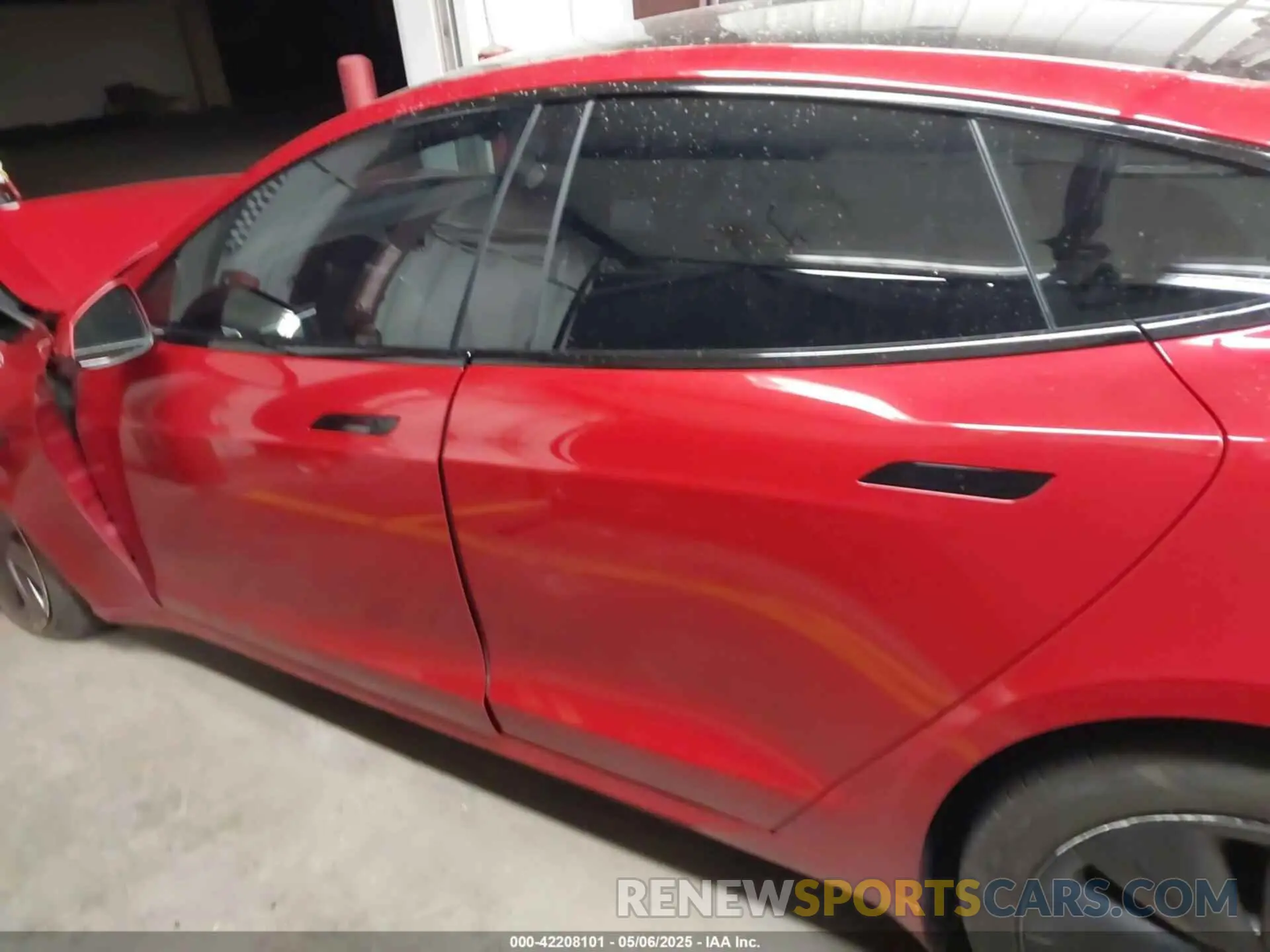 13 Photograph of a damaged car 5YJSA1E61NF471785 TESLA MODEL S 2022