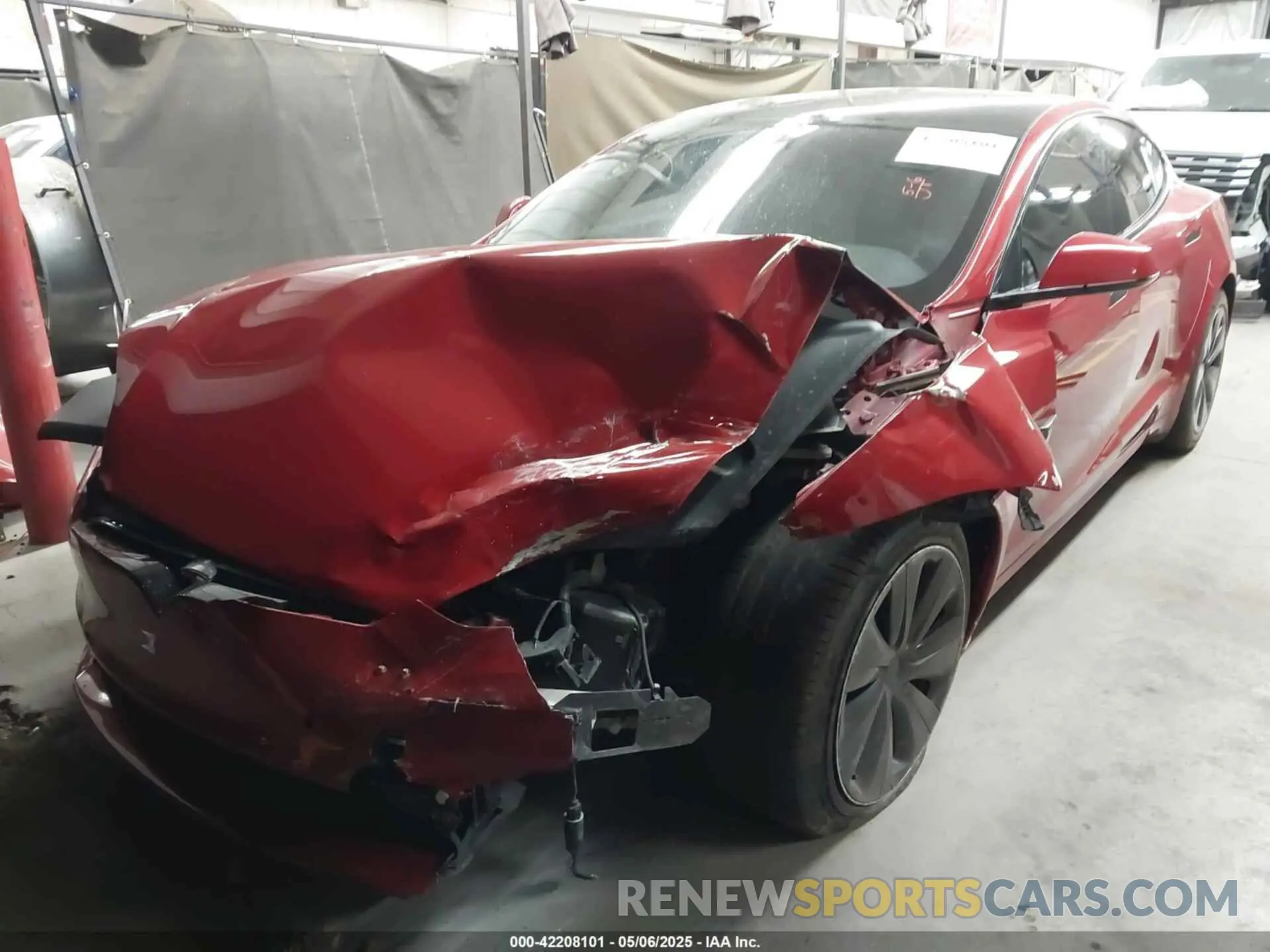 2 Photograph of a damaged car 5YJSA1E61NF471785 TESLA MODEL S 2022