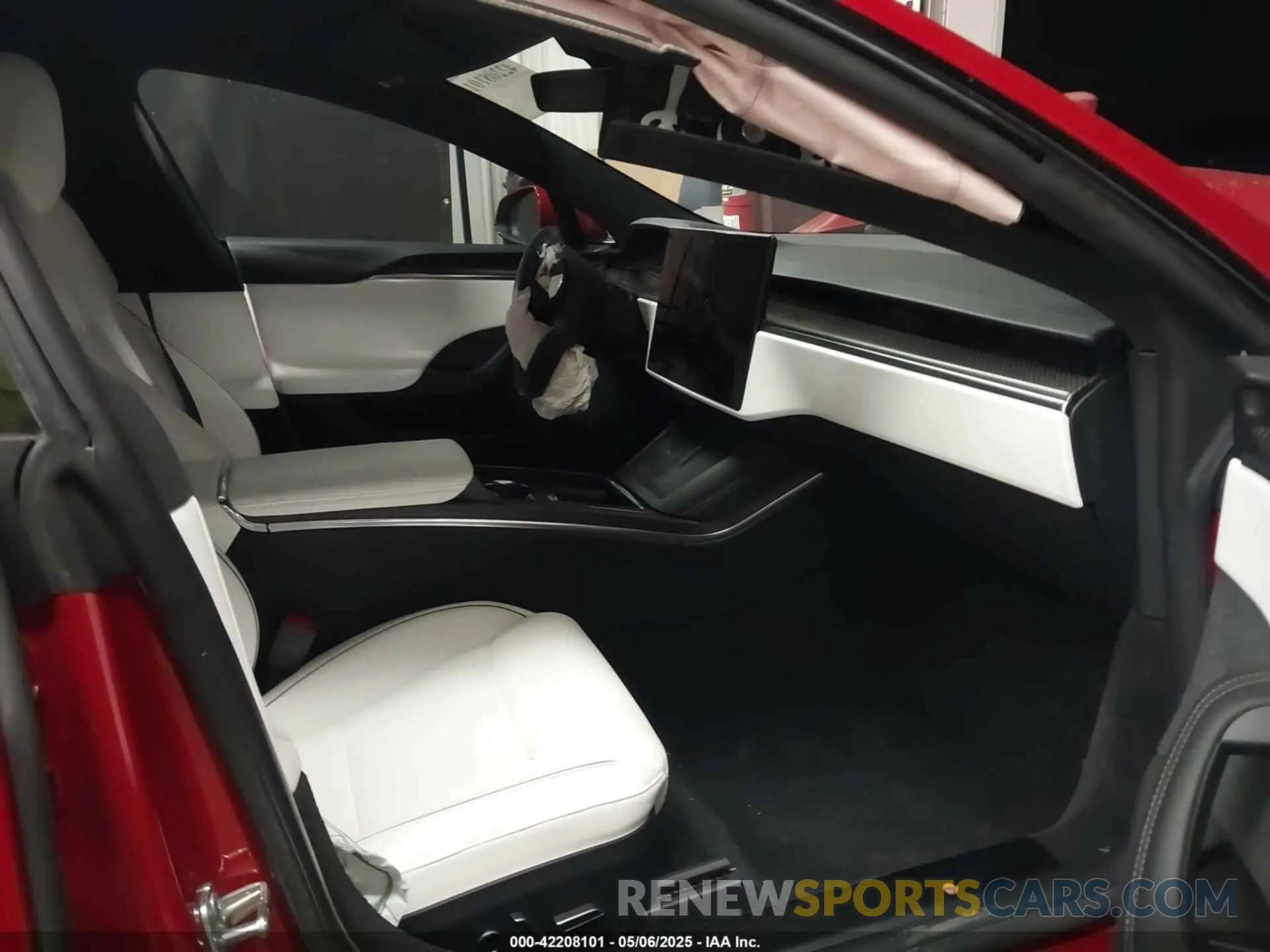 5 Photograph of a damaged car 5YJSA1E61NF471785 TESLA MODEL S 2022