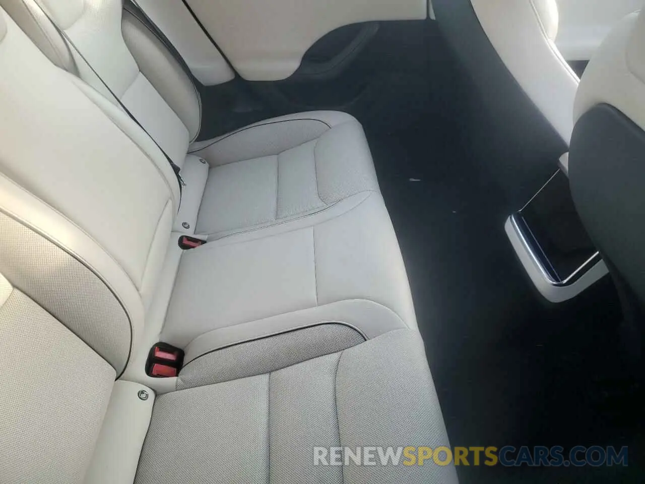 10 Photograph of a damaged car 5YJSA1E61NF488716 TESLA MODEL S 2022