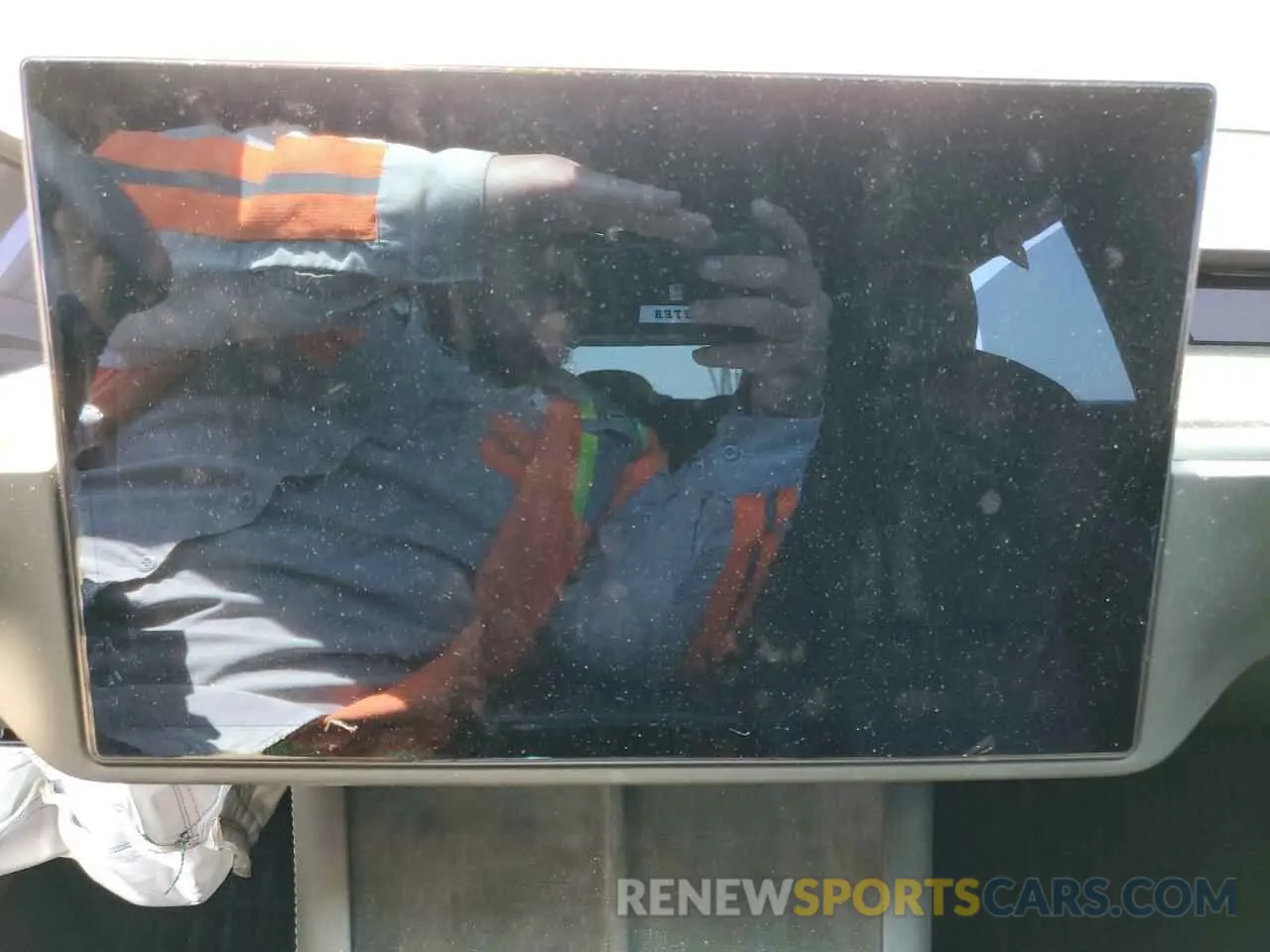 9 Photograph of a damaged car 5YJSA1E62NF471696 TESLA MODEL S 2022