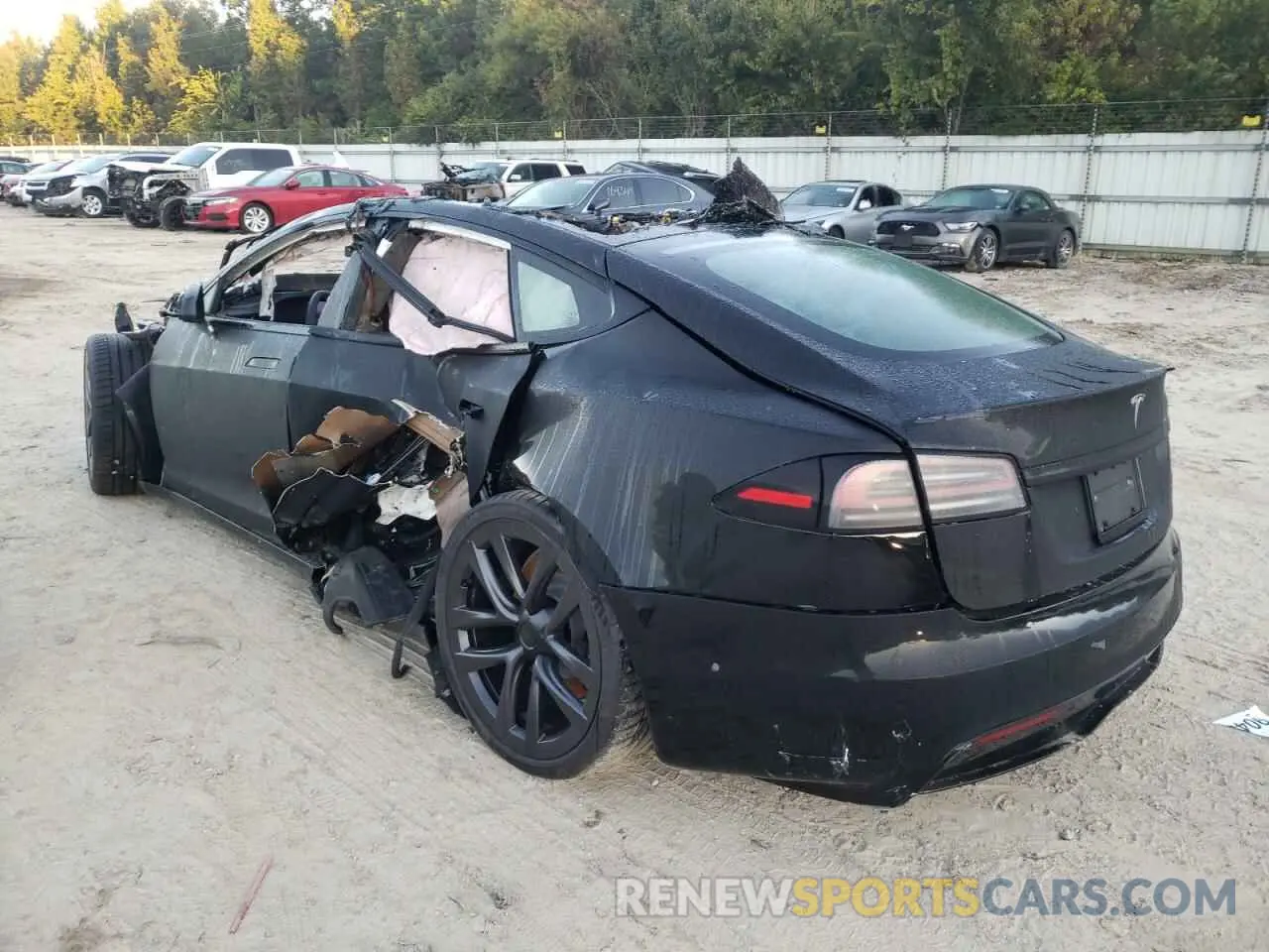 3 Photograph of a damaged car 5YJSA1E62NF485548 TESLA MODEL S 2022