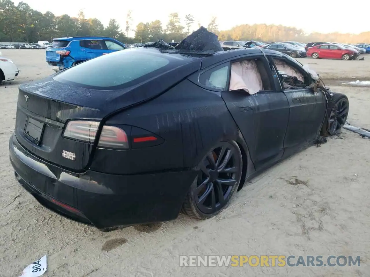 4 Photograph of a damaged car 5YJSA1E62NF485548 TESLA MODEL S 2022