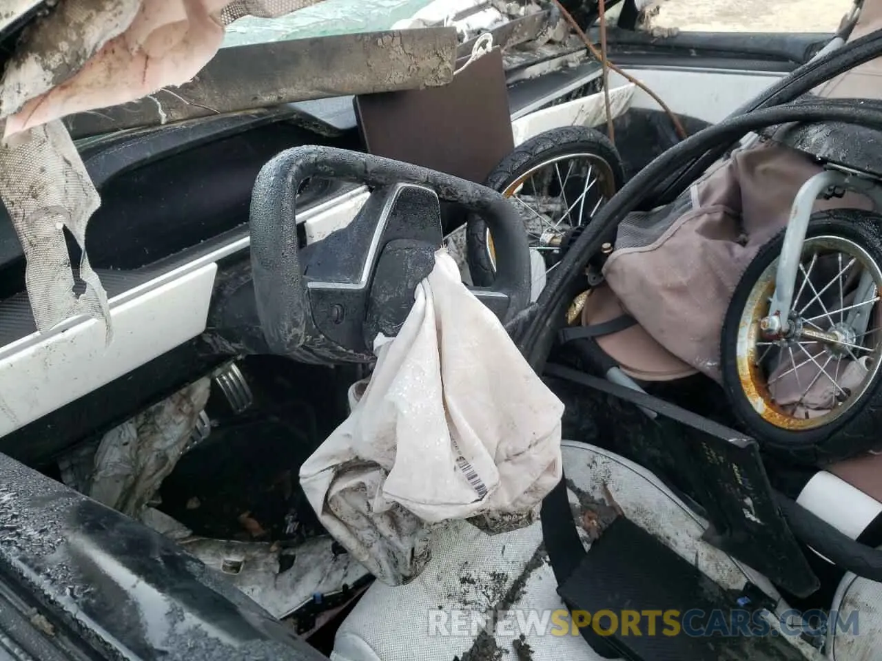 8 Photograph of a damaged car 5YJSA1E62NF485548 TESLA MODEL S 2022