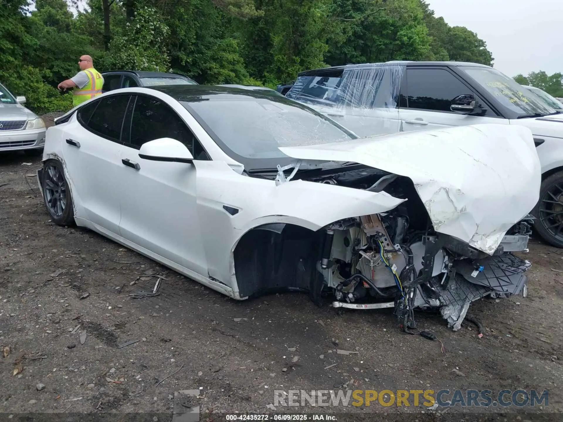 1 Photograph of a damaged car 5YJSA1E62NF487719 TESLA MODEL S 2022