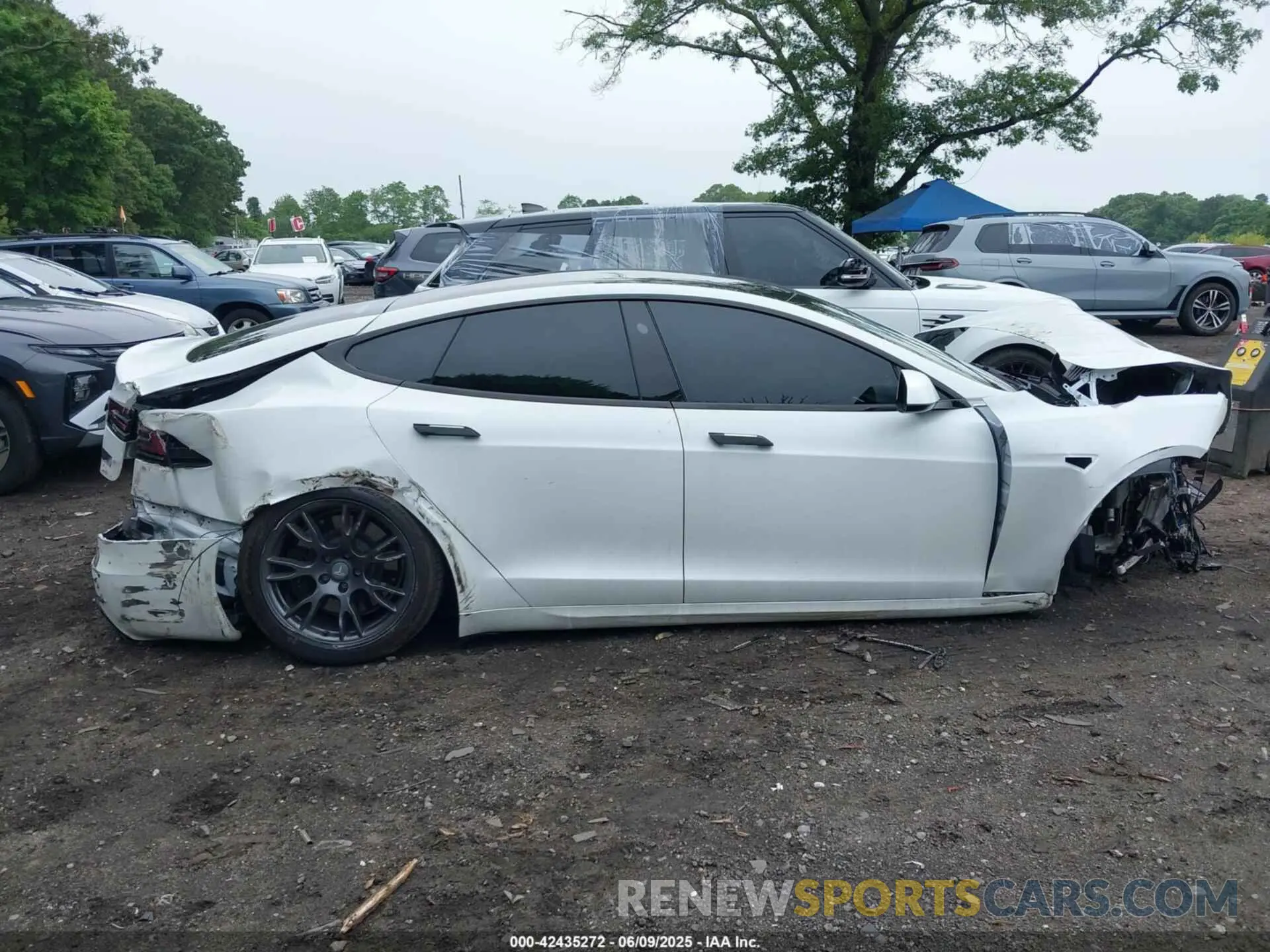 13 Photograph of a damaged car 5YJSA1E62NF487719 TESLA MODEL S 2022