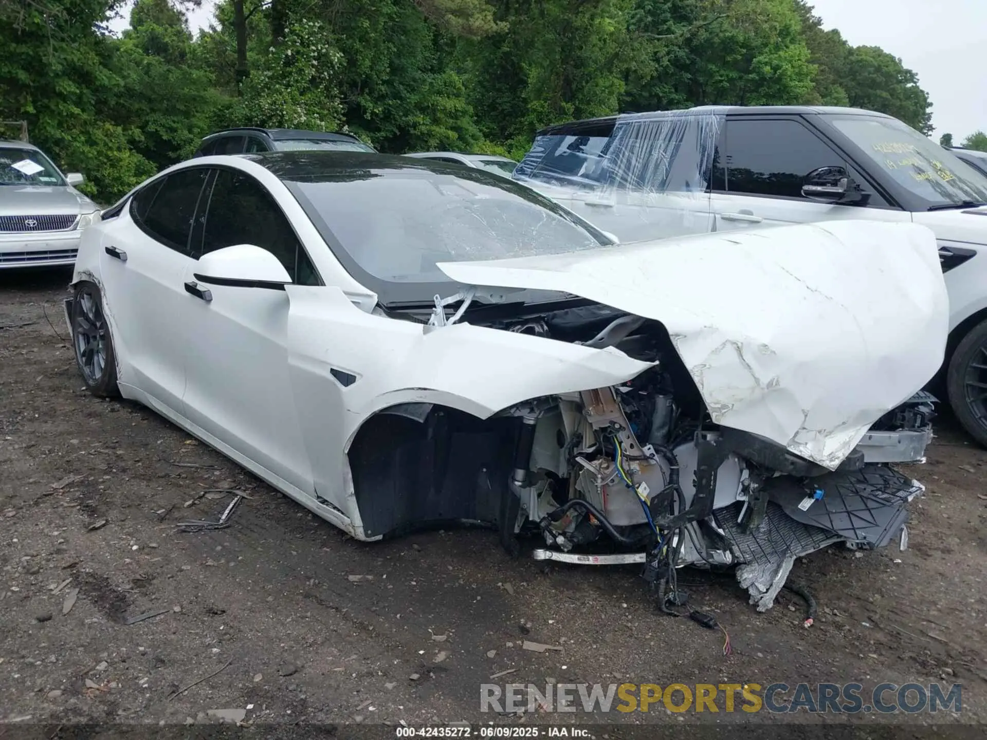 6 Photograph of a damaged car 5YJSA1E62NF487719 TESLA MODEL S 2022