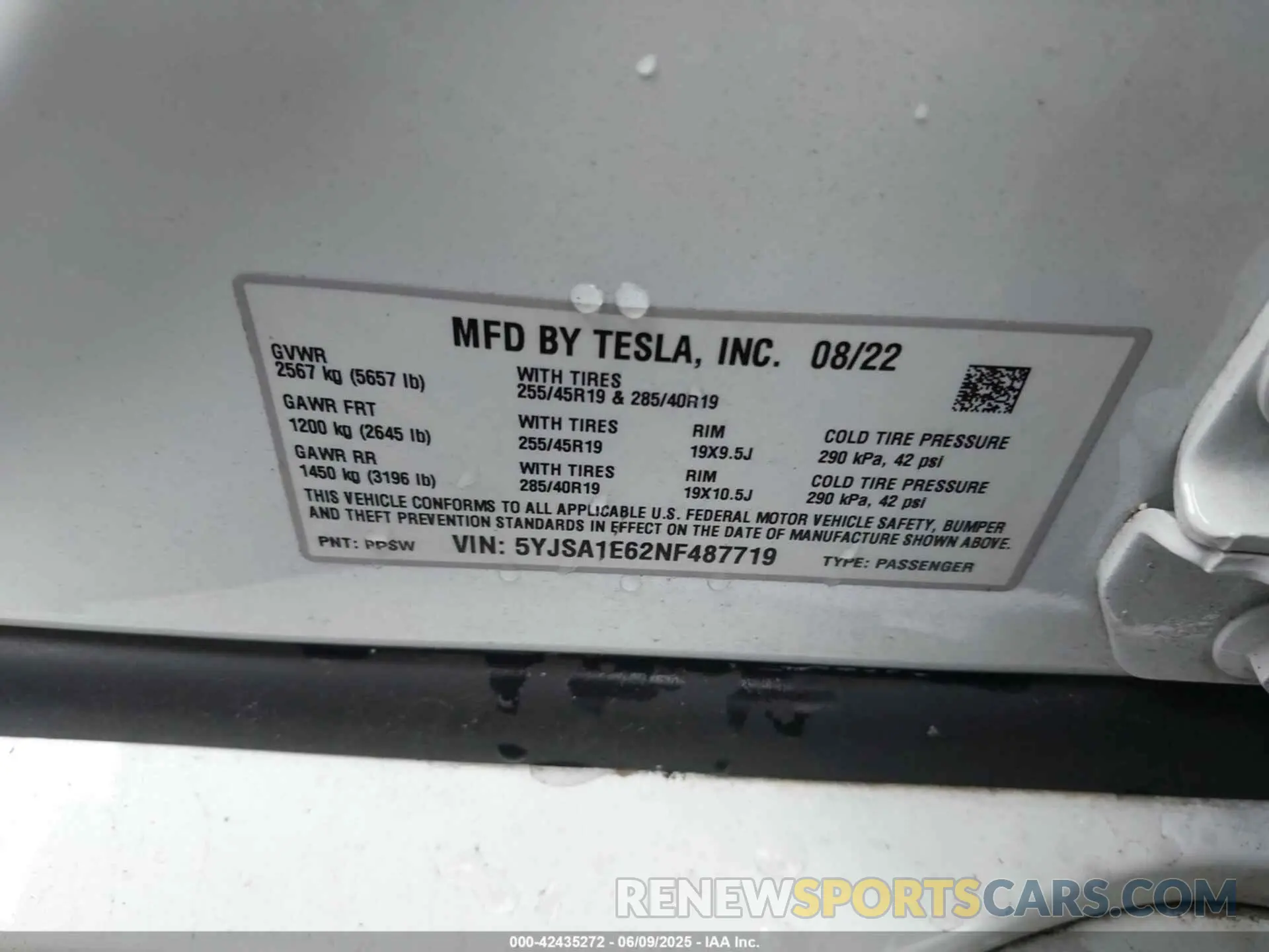 9 Photograph of a damaged car 5YJSA1E62NF487719 TESLA MODEL S 2022
