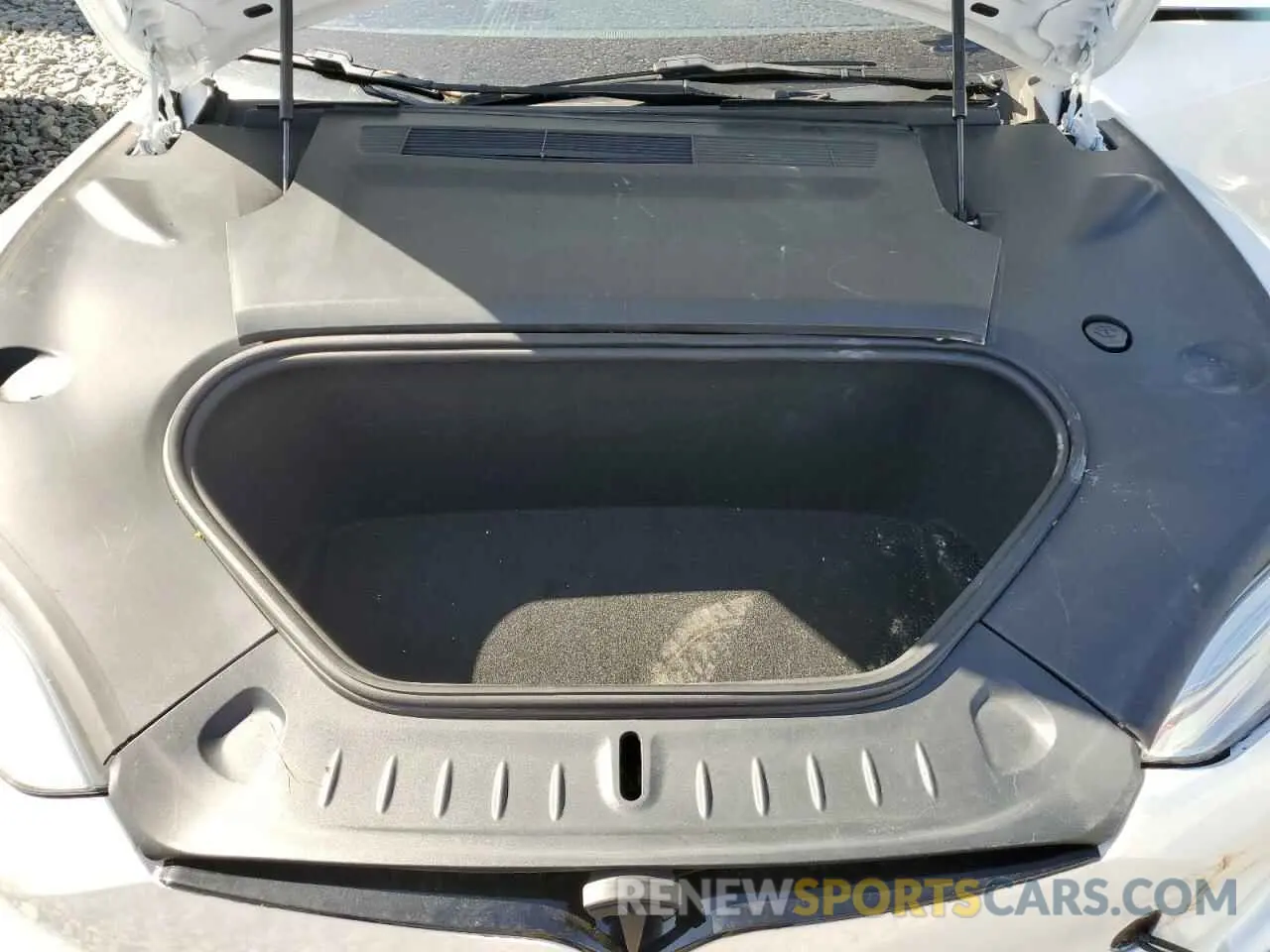 11 Photograph of a damaged car 5YJSA1E63NF460643 TESLA MODEL S 2022
