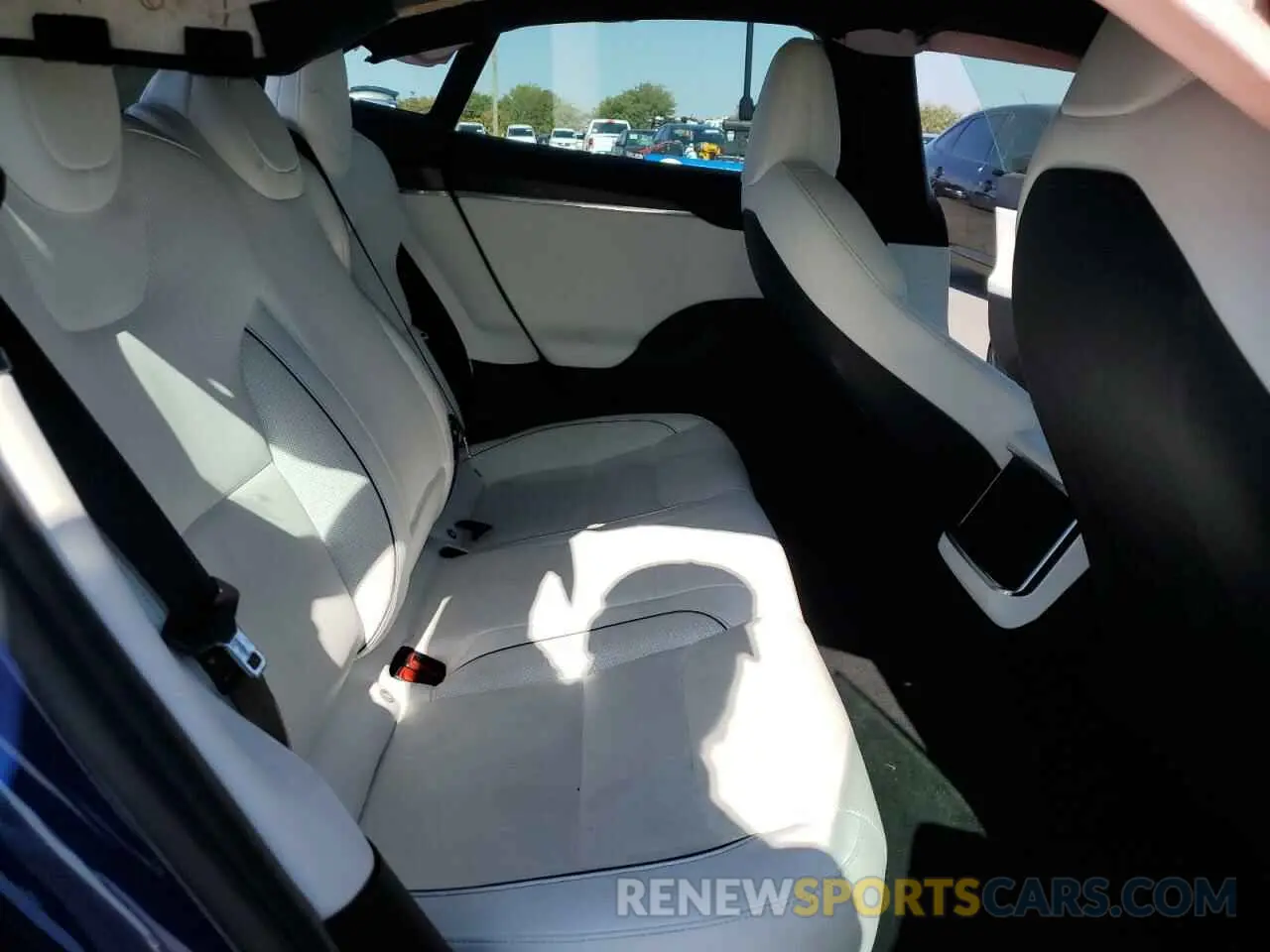 10 Photograph of a damaged car 5YJSA1E63NF472341 TESLA MODEL S 2022