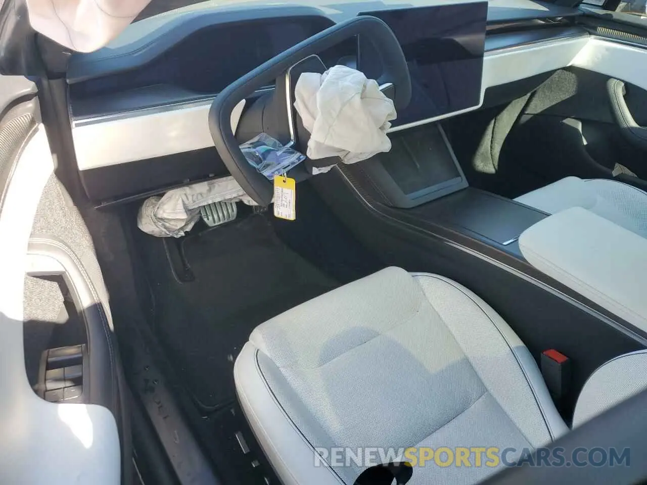 8 Photograph of a damaged car 5YJSA1E63NF472341 TESLA MODEL S 2022