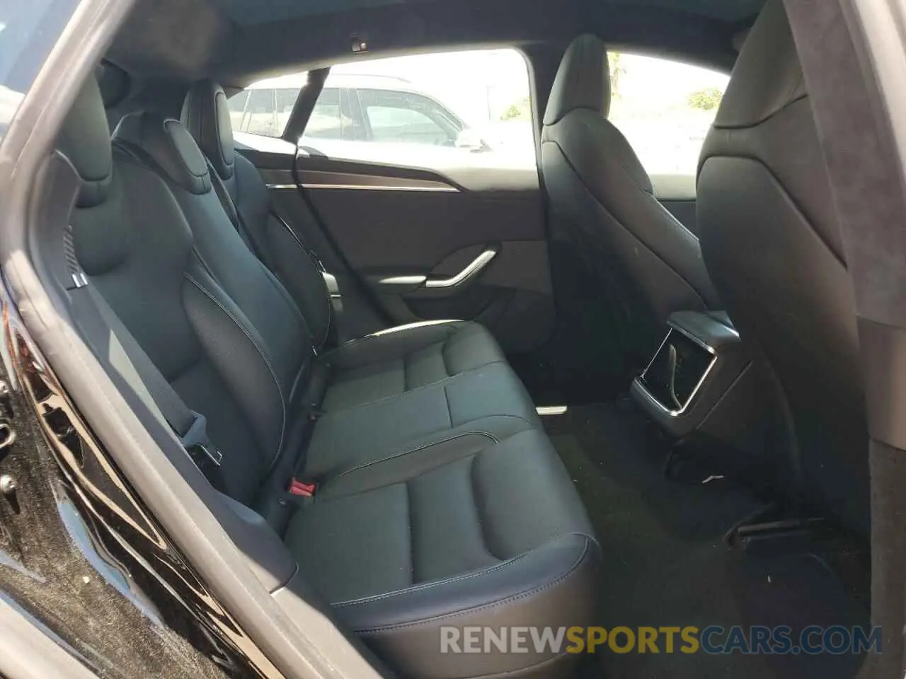 10 Photograph of a damaged car 5YJSA1E64NF469304 TESLA MODEL S 2022