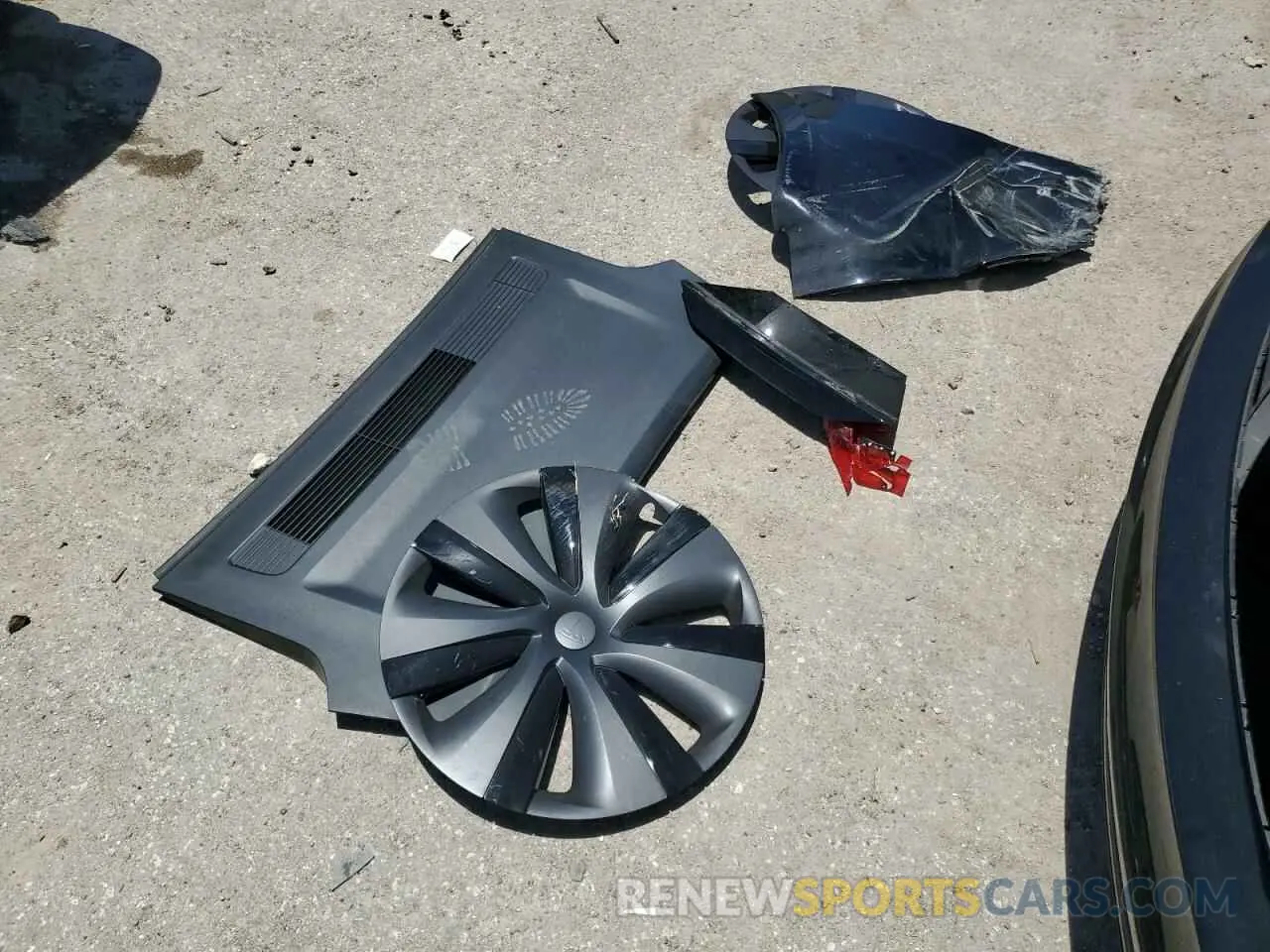 12 Photograph of a damaged car 5YJSA1E64NF469304 TESLA MODEL S 2022