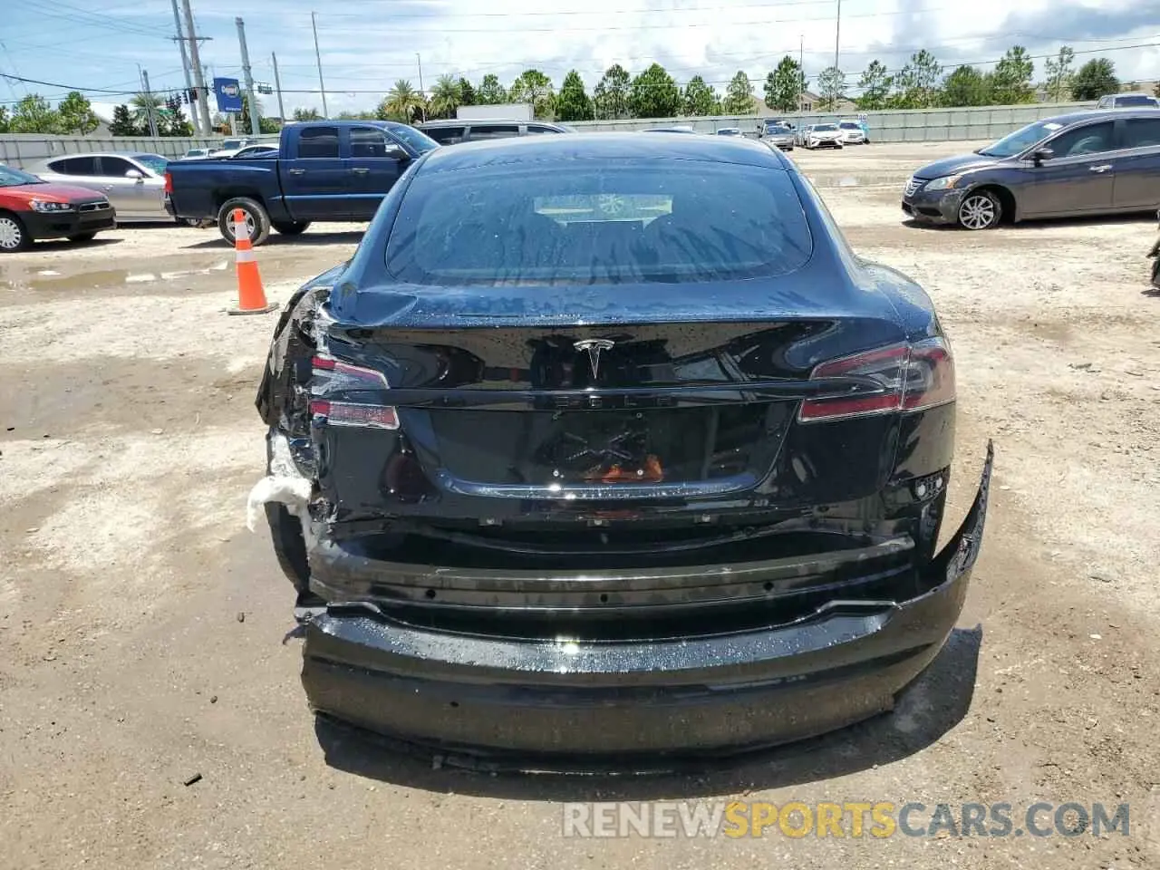 6 Photograph of a damaged car 5YJSA1E64NF469304 TESLA MODEL S 2022