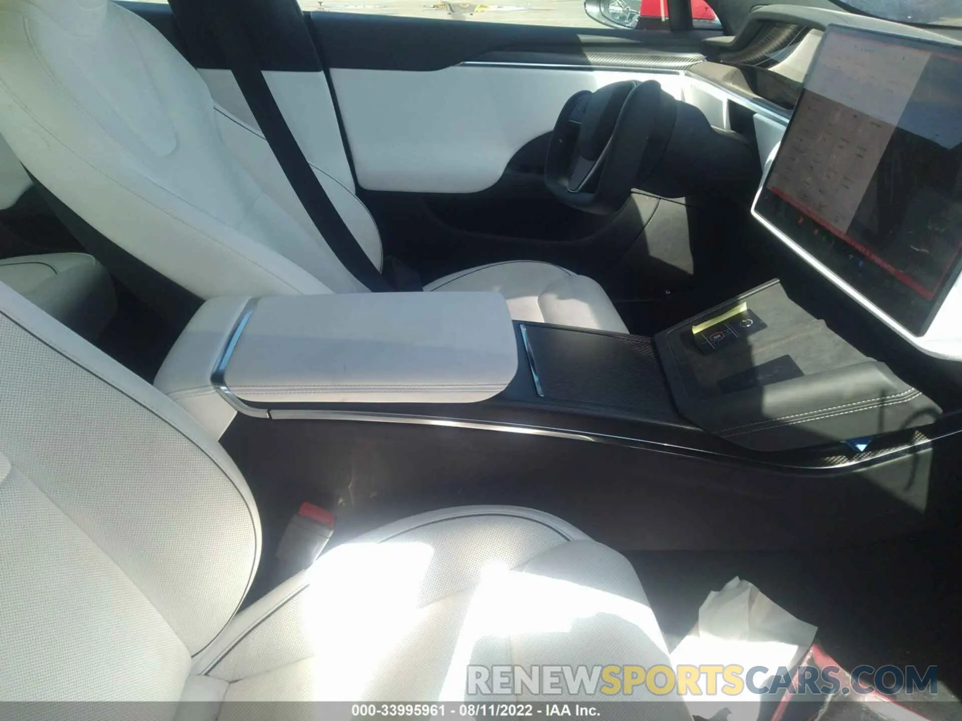 5 Photograph of a damaged car 5YJSA1E64NF477130 TESLA MODEL S 2022