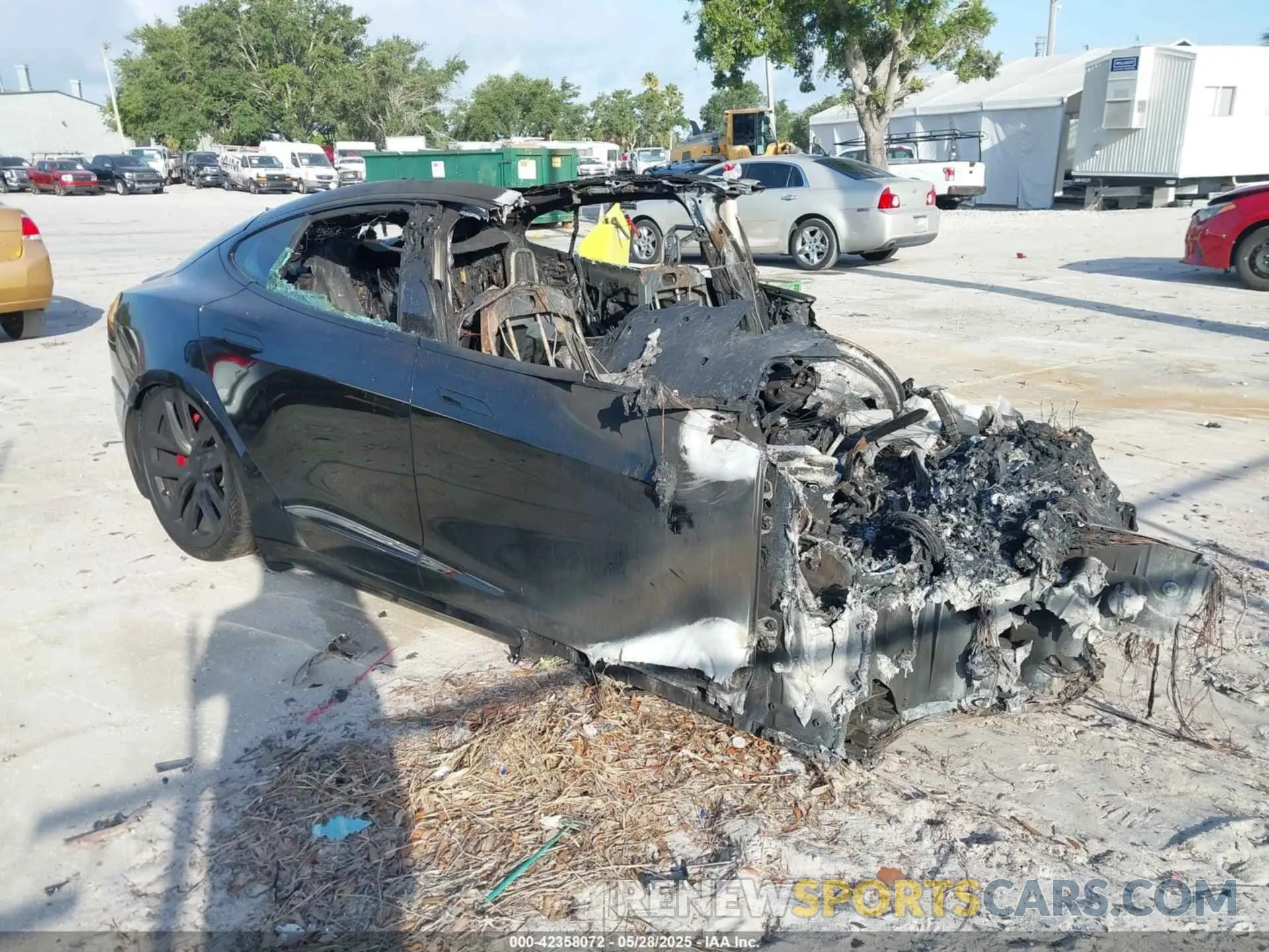 1 Photograph of a damaged car 5YJSA1E64NF477659 TESLA MODEL S 2022