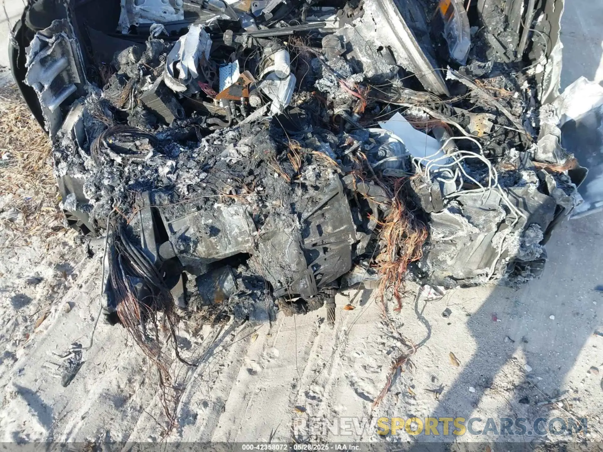 10 Photograph of a damaged car 5YJSA1E64NF477659 TESLA MODEL S 2022