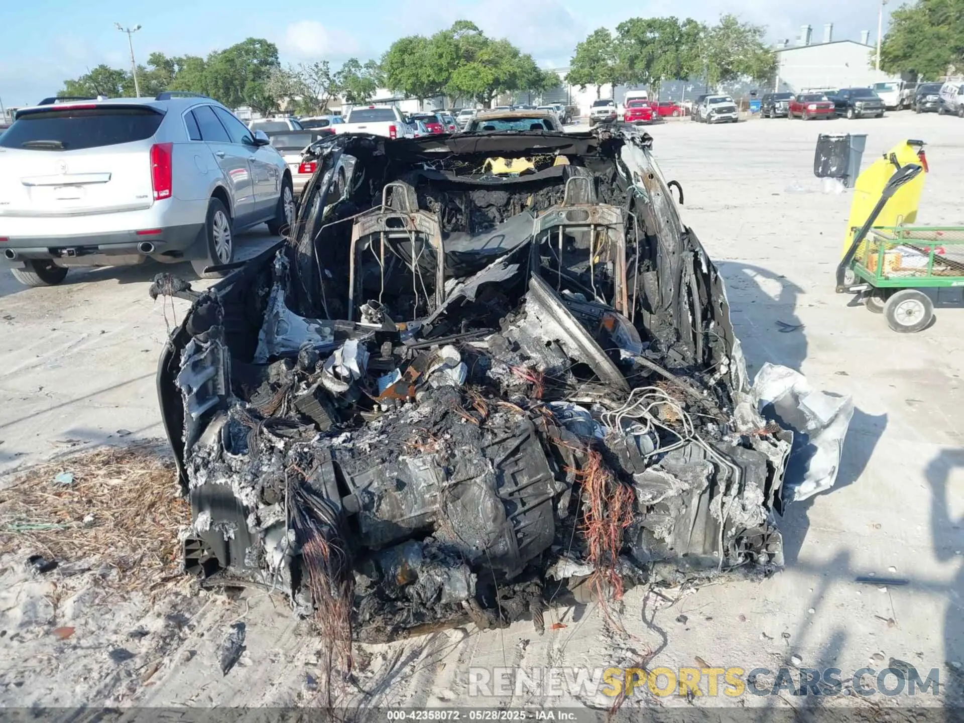 11 Photograph of a damaged car 5YJSA1E64NF477659 TESLA MODEL S 2022