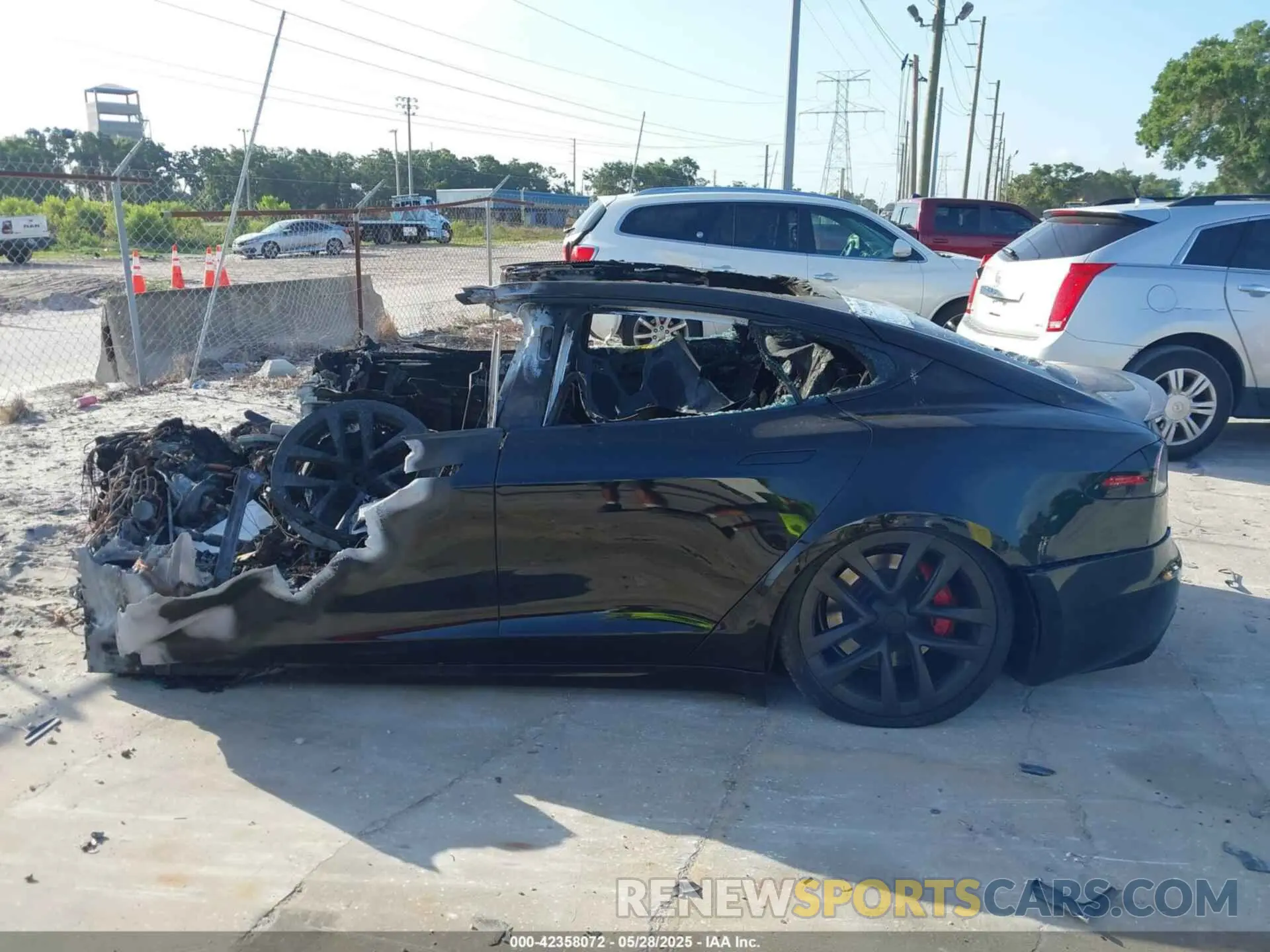 13 Photograph of a damaged car 5YJSA1E64NF477659 TESLA MODEL S 2022