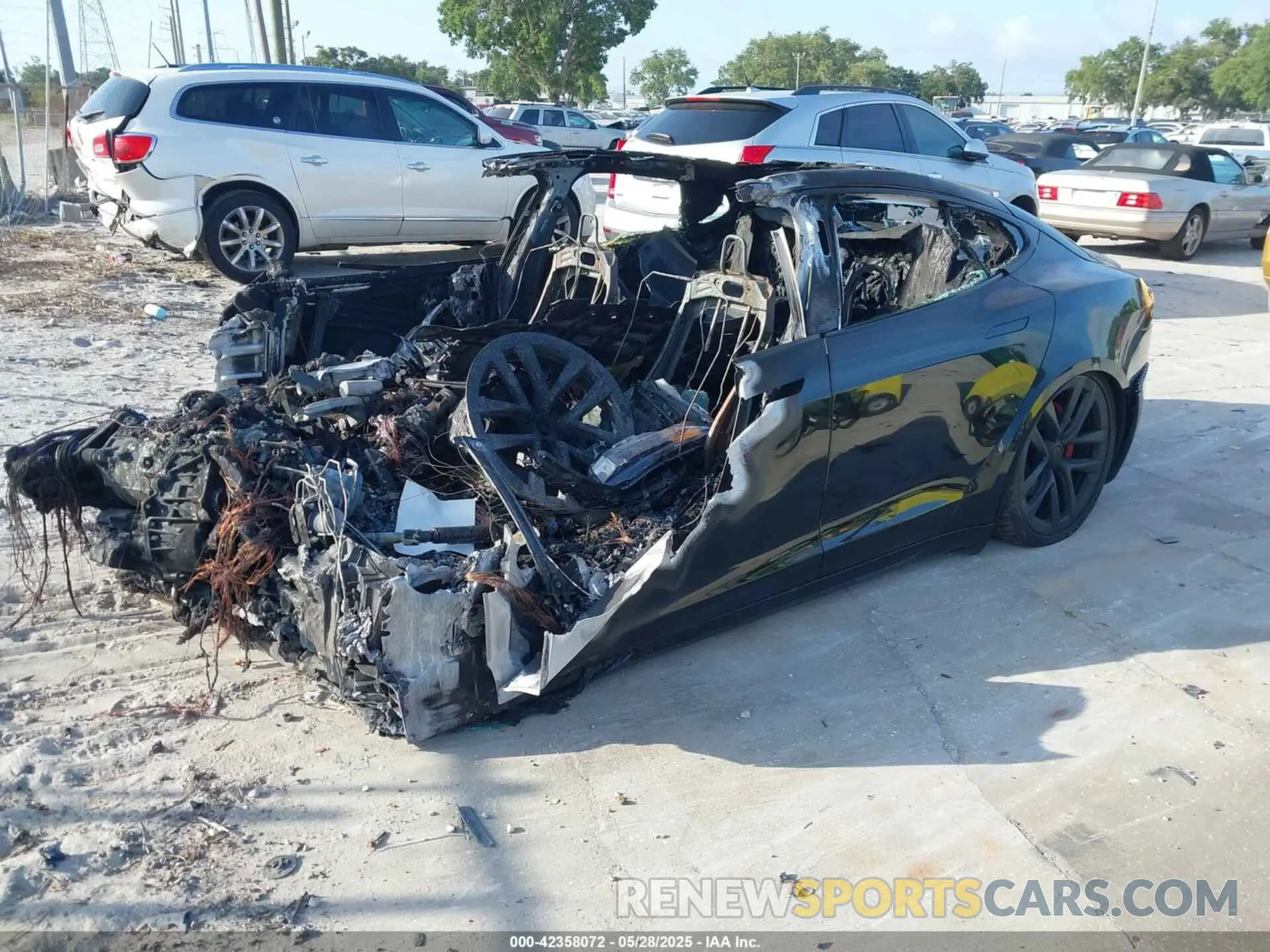 2 Photograph of a damaged car 5YJSA1E64NF477659 TESLA MODEL S 2022