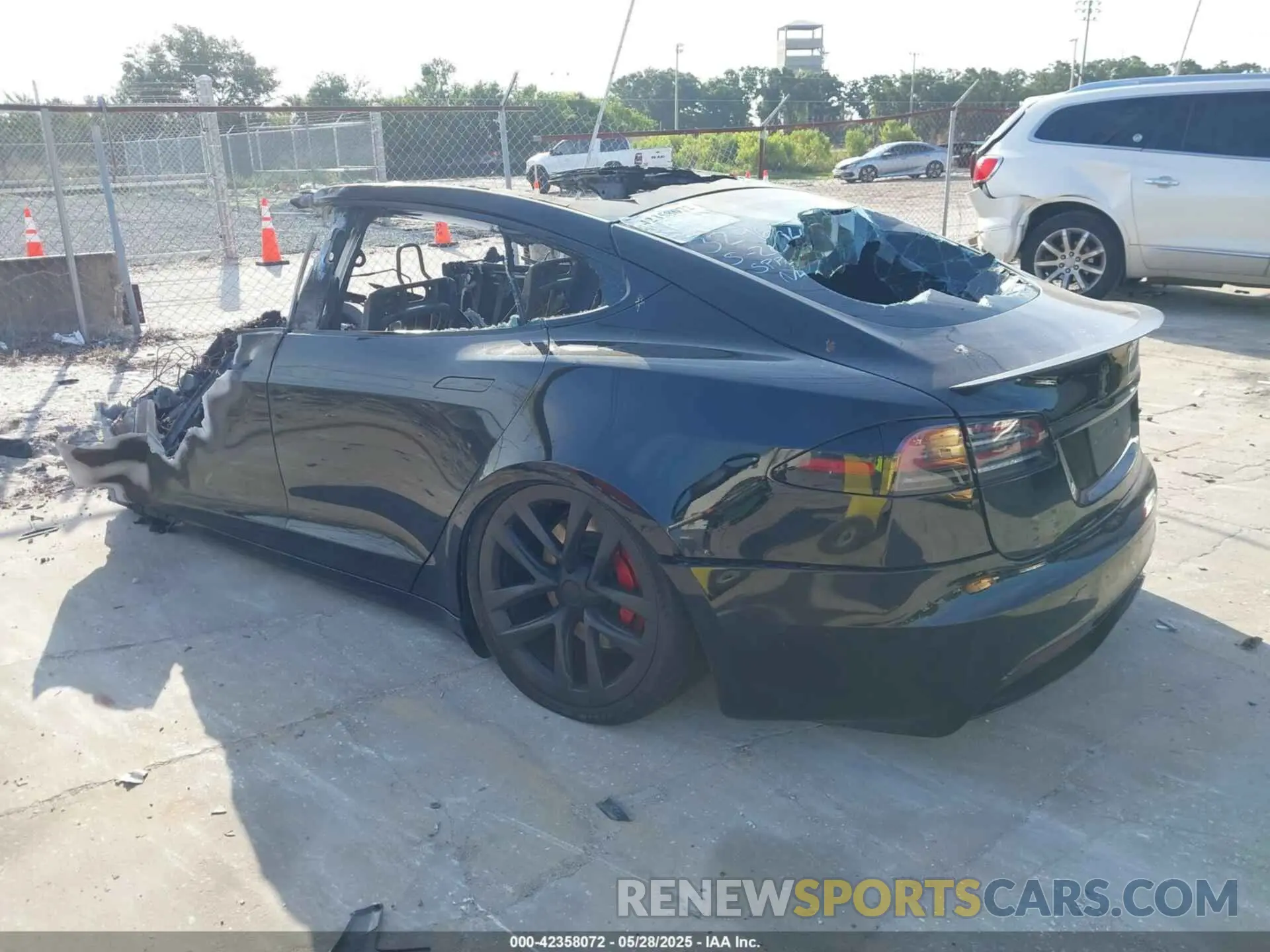 3 Photograph of a damaged car 5YJSA1E64NF477659 TESLA MODEL S 2022
