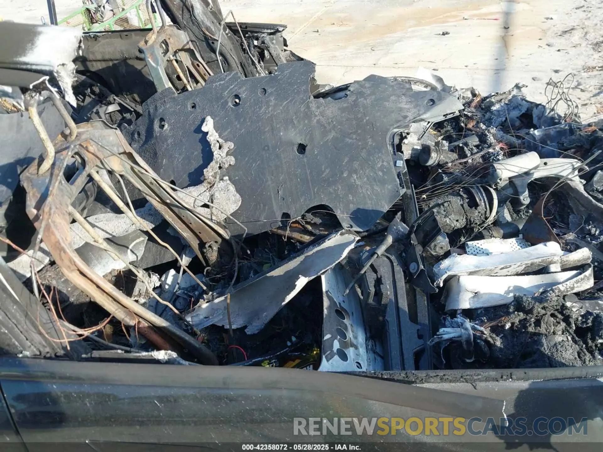 5 Photograph of a damaged car 5YJSA1E64NF477659 TESLA MODEL S 2022