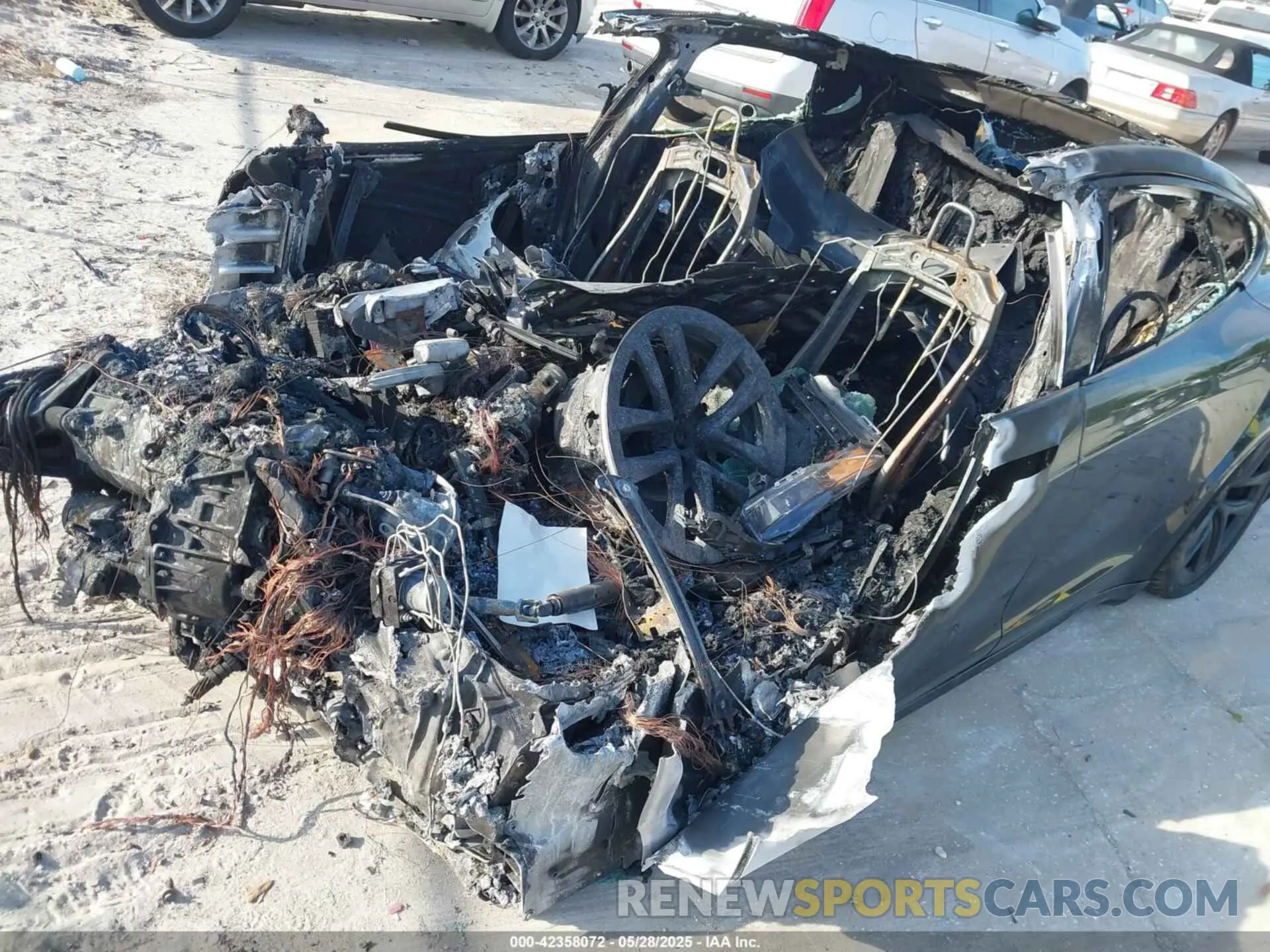 6 Photograph of a damaged car 5YJSA1E64NF477659 TESLA MODEL S 2022