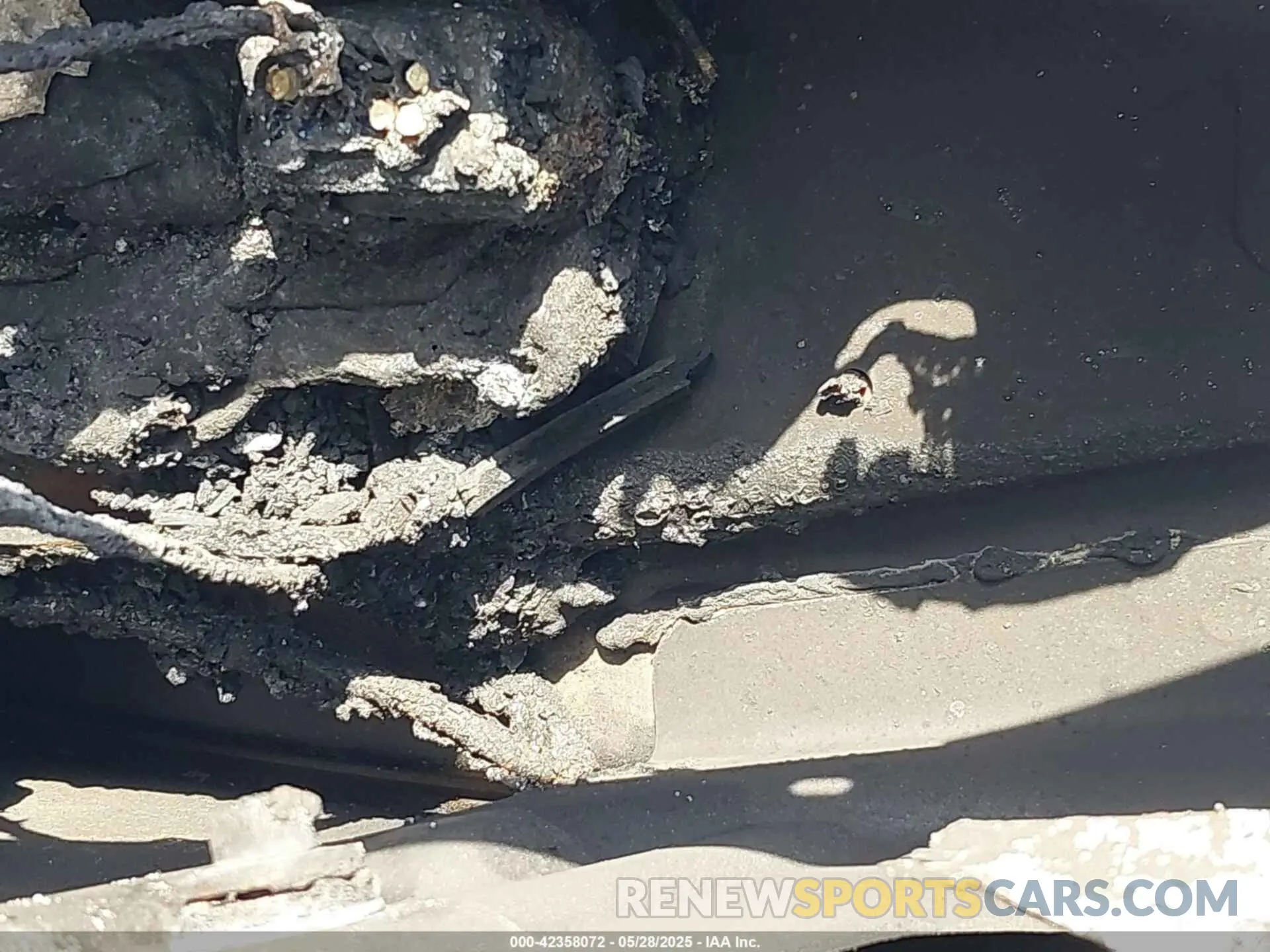 9 Photograph of a damaged car 5YJSA1E64NF477659 TESLA MODEL S 2022