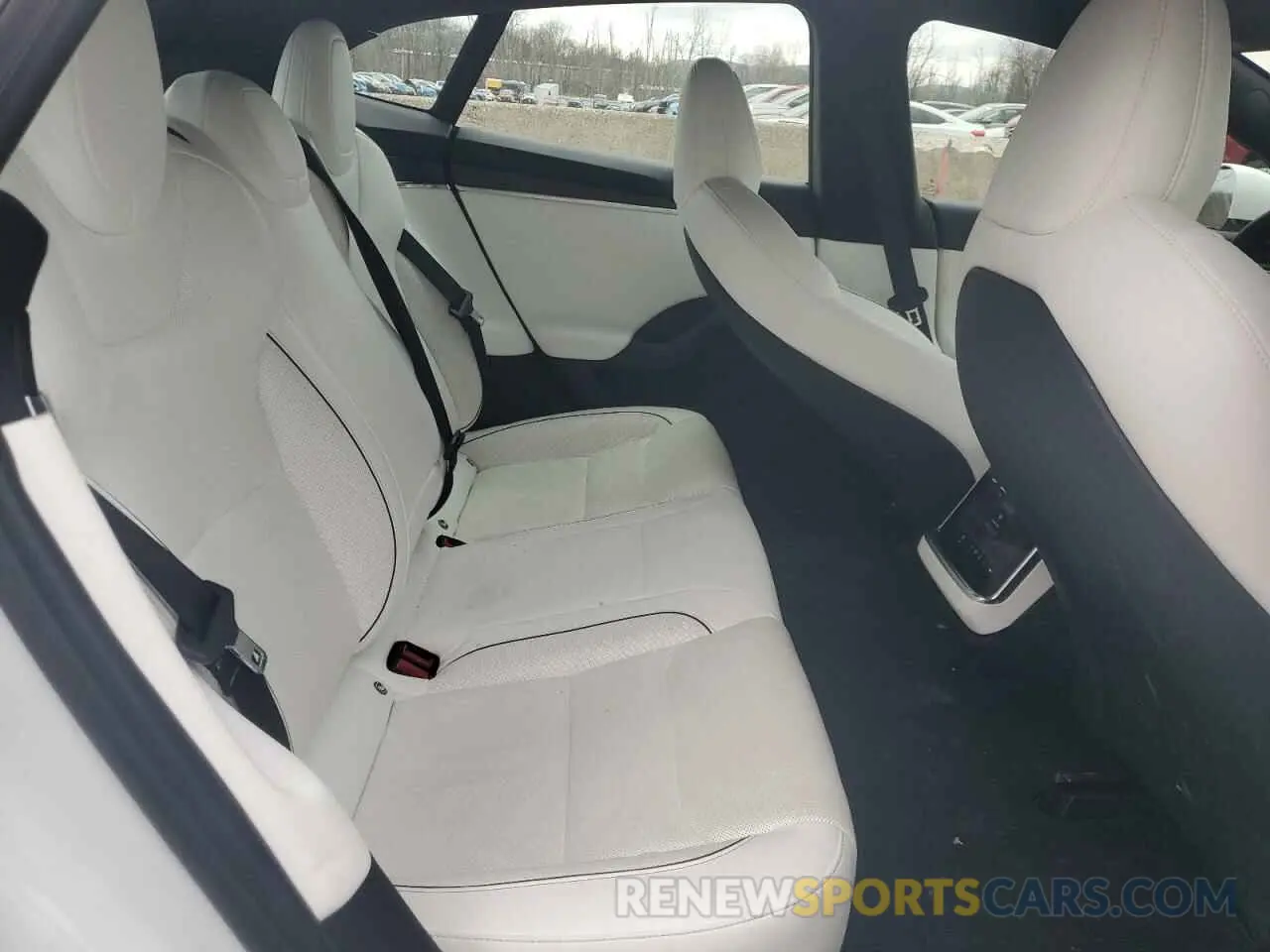 10 Photograph of a damaged car 5YJSA1E64NF478200 TESLA MODEL S 2022
