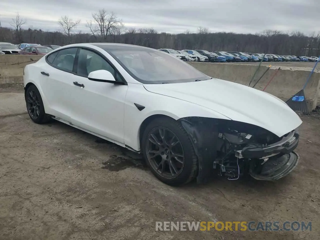 4 Photograph of a damaged car 5YJSA1E64NF478200 TESLA MODEL S 2022