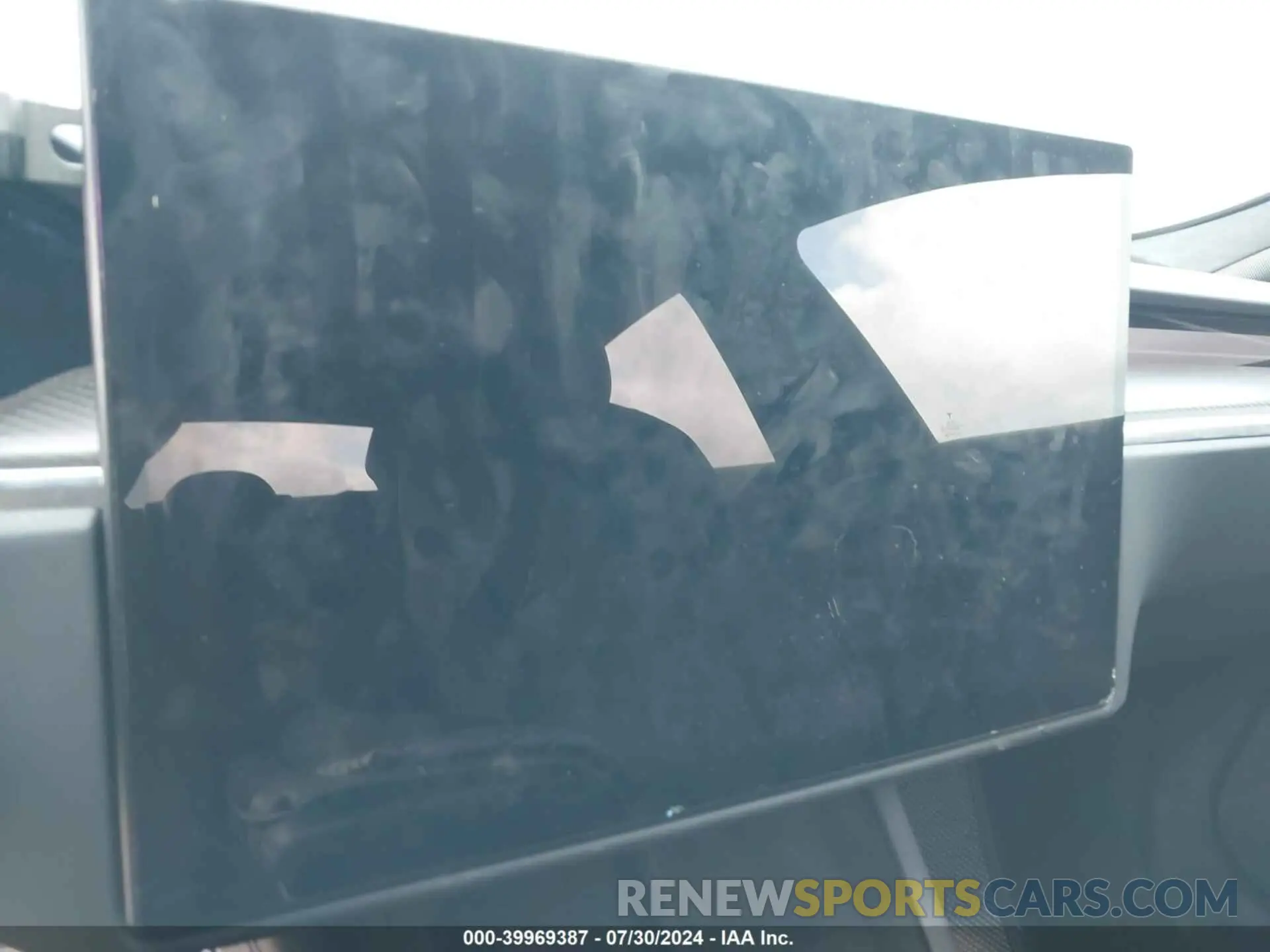 17 Photograph of a damaged car 5YJSA1E64NF480383 TESLA MODEL S 2022