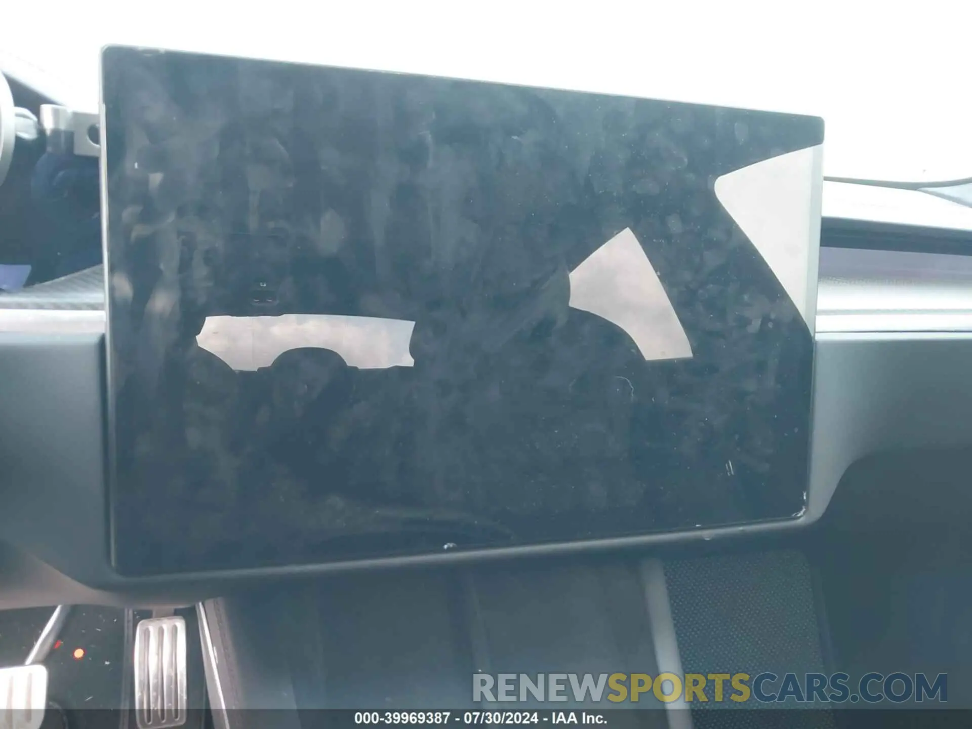 18 Photograph of a damaged car 5YJSA1E64NF480383 TESLA MODEL S 2022