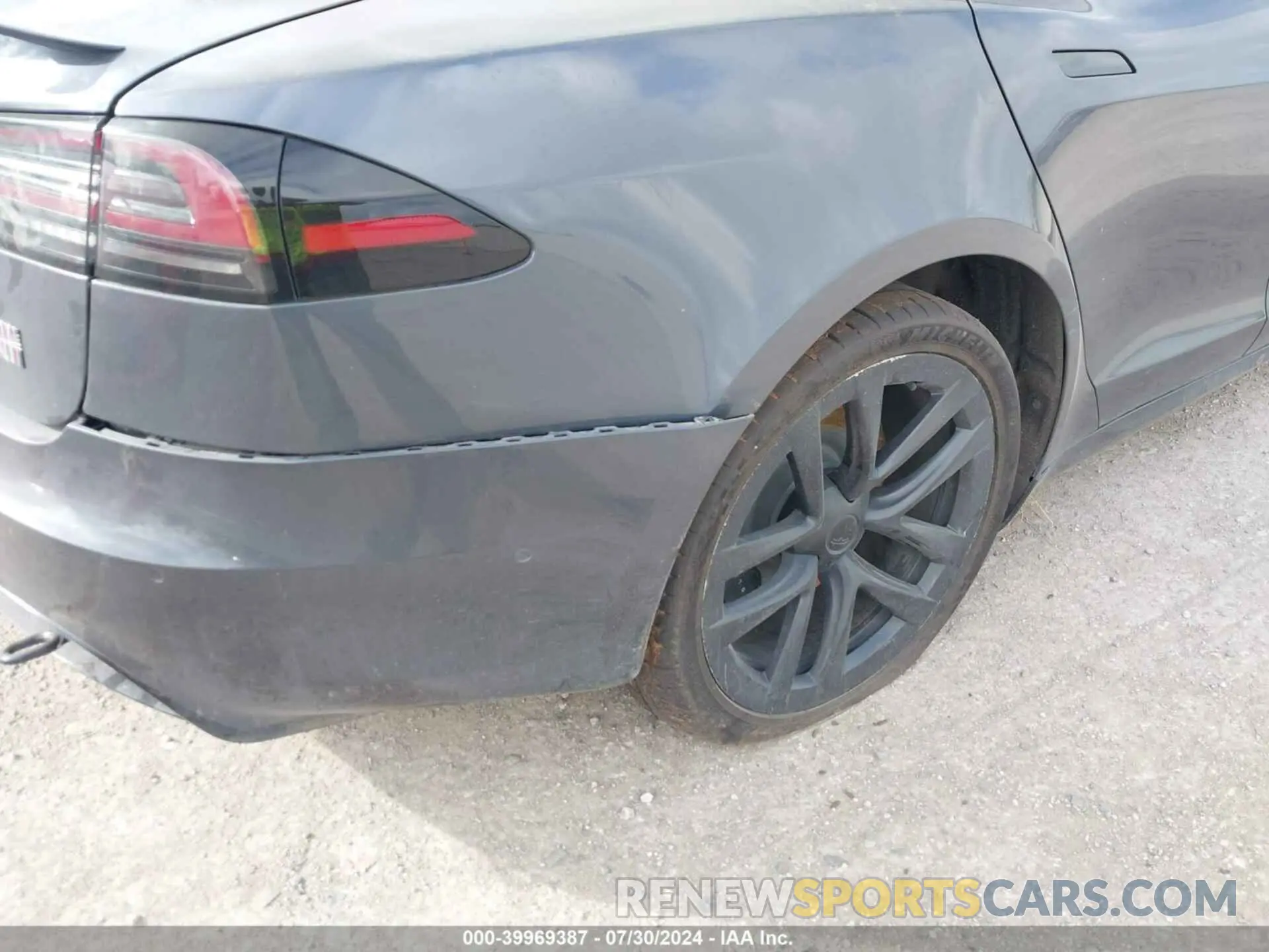 20 Photograph of a damaged car 5YJSA1E64NF480383 TESLA MODEL S 2022